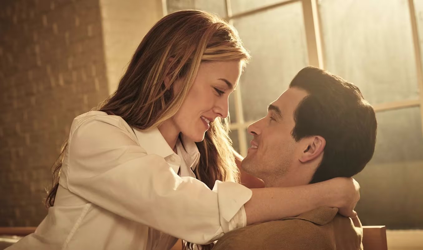 La trama de la serie se ambienta en la Nueva York de finales de los años 90, coincidiendo con la etapa universitaria de DiGerlando (Hulu)