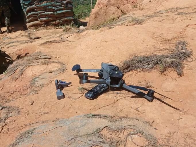 Las escuelas de drones clandestinas permiten que el ELN y las disidencias de las Farc realicen ataques coordinados y campañas de intimidación - crédito Ejército Nacional