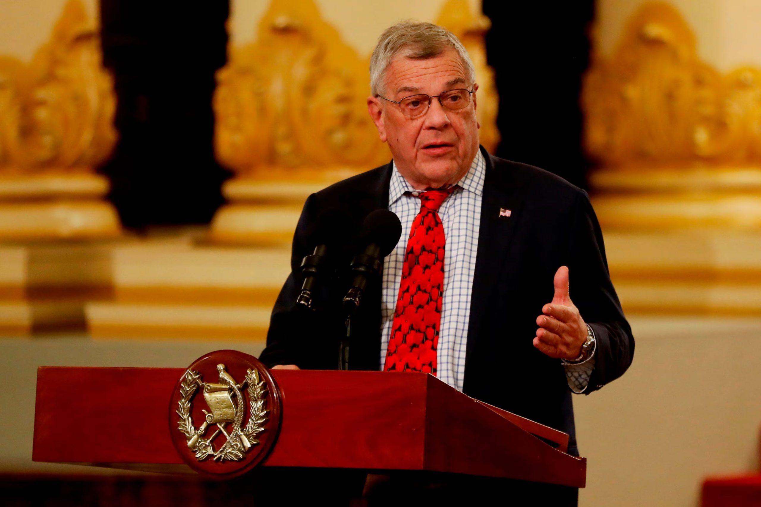 Michael Kozak insiste en que cualquier intento de ataque durante la campaña presidencial será respondido con castigo terrible por Estados Unidos - crédito Esteban Biba/EFE
