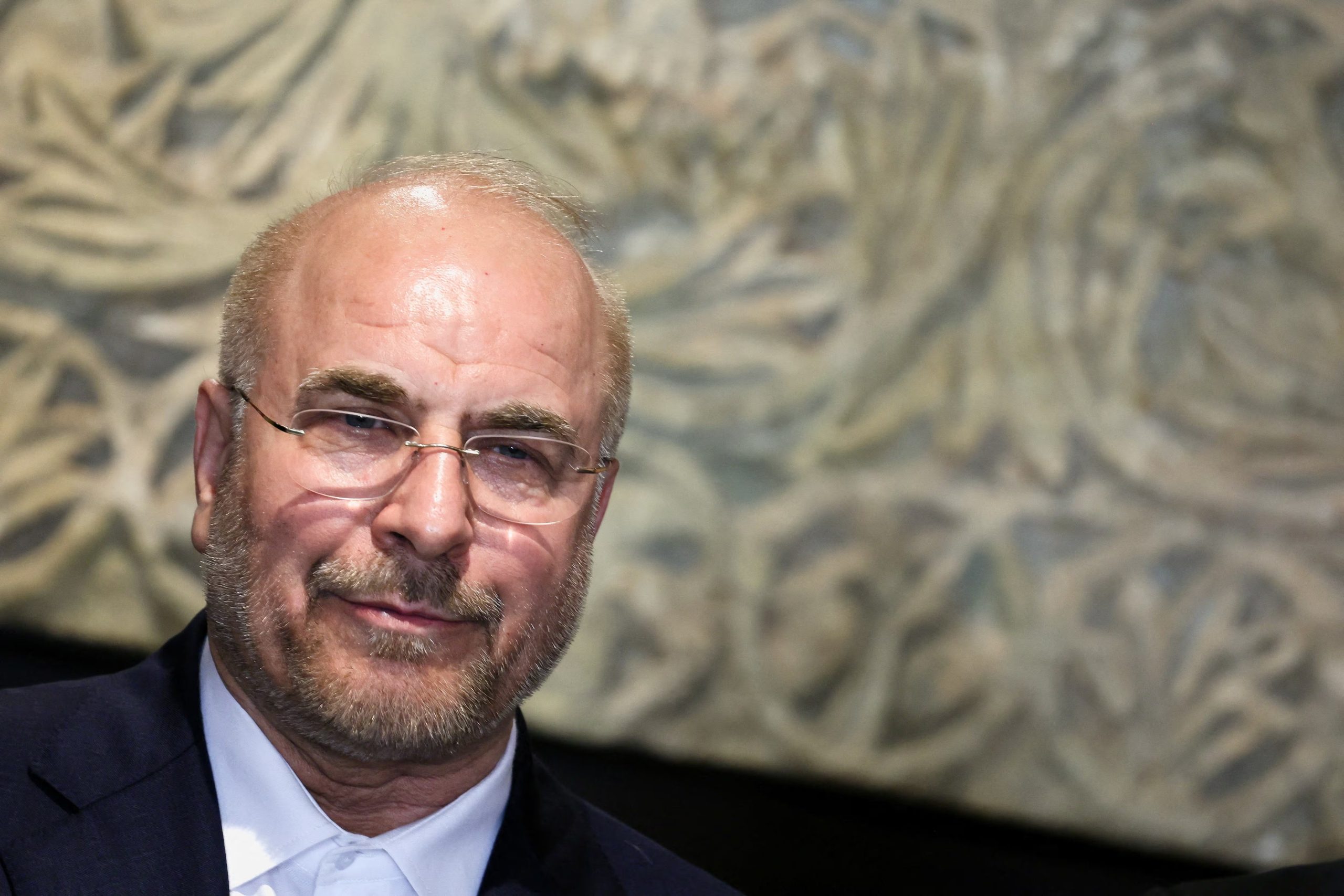 El presidente del Parlamento y jefe negociador iraní Mohammad Baqer Qalibaf acusó a Washington de querer que Teherán se rinda. “No aceptamos negociaciones bajo la sombra de amenazas”, escribió en X. (REUTERS/Amr Abdallah Dalsh/archivo)