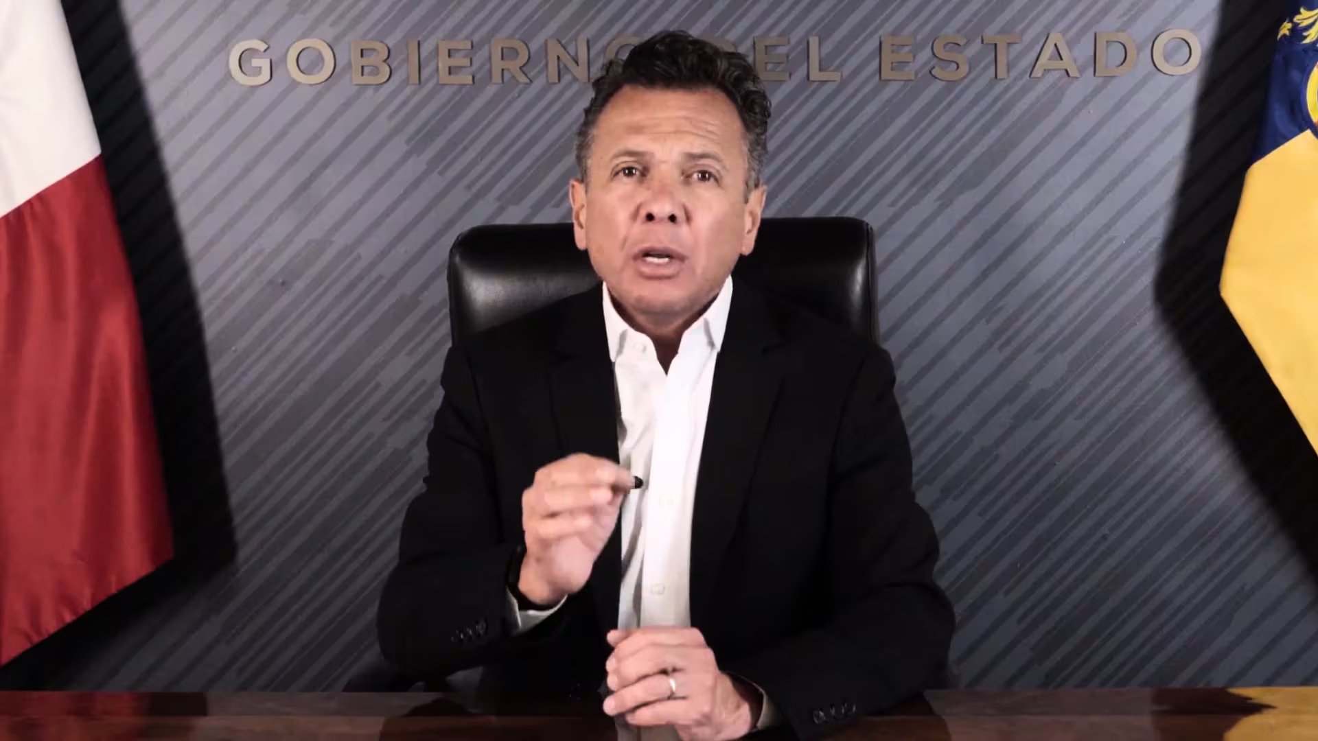 El gobernador Pablo Lemus recibe a Natalia Téllez y José Eduardo Derbez para anunciar la filmación de una nueva película en Guadalajara.