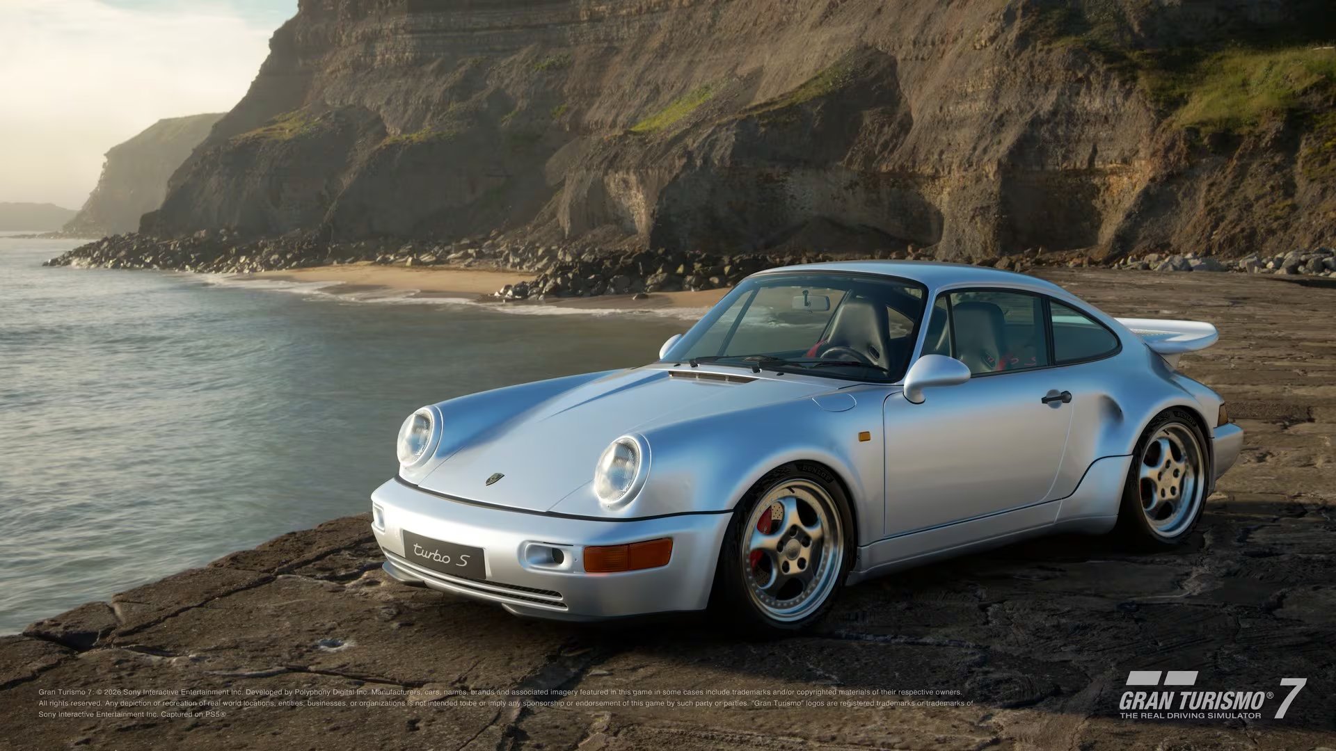 Entre las novedades también está el Porsche 911 Turbo S Leichtbau (964) ’93. (Gran Turismo 7)