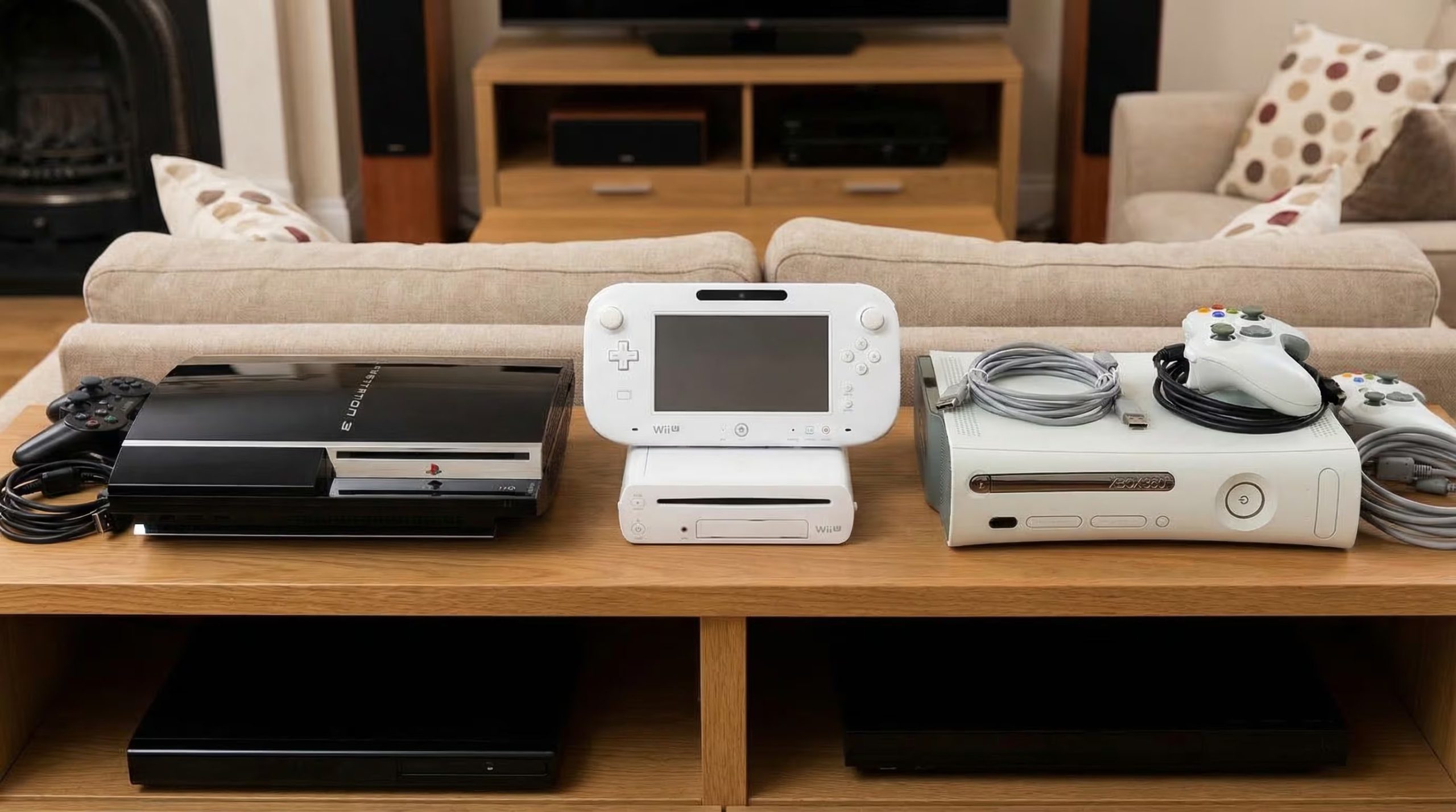 El salto a discos duros internos con la Xbox original y otras consolas modernas eliminó las limitaciones de espacio y facilitó el autoguardado y gestión avanzada de partidas. (Imagen Ilustrativa Infobae)