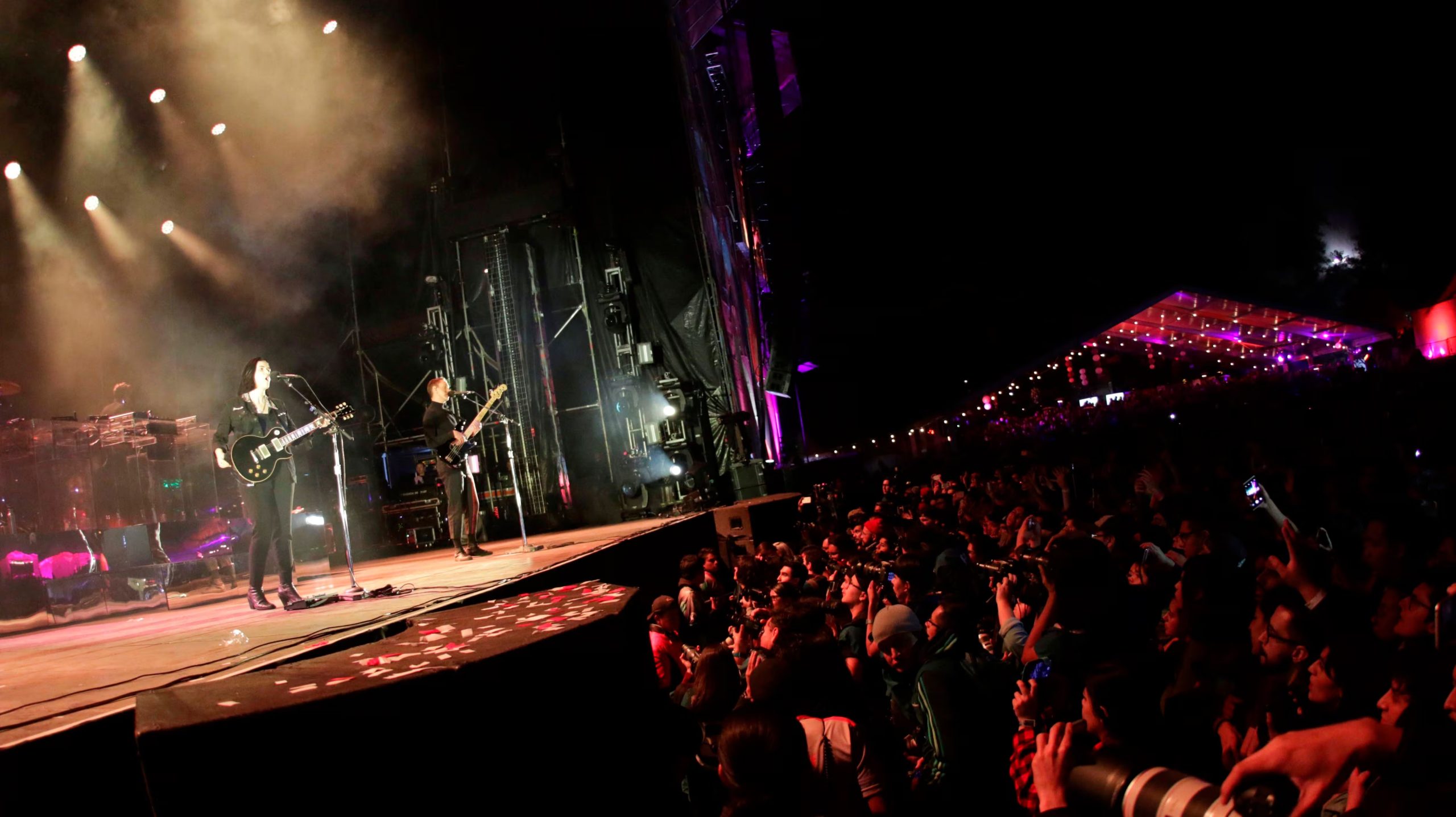 The xx reforzó su vínculo especial con México, país que eligieron como el primer destino para su regreso a los escenarios después de años de ausencia.EFE/Jorge Dan López