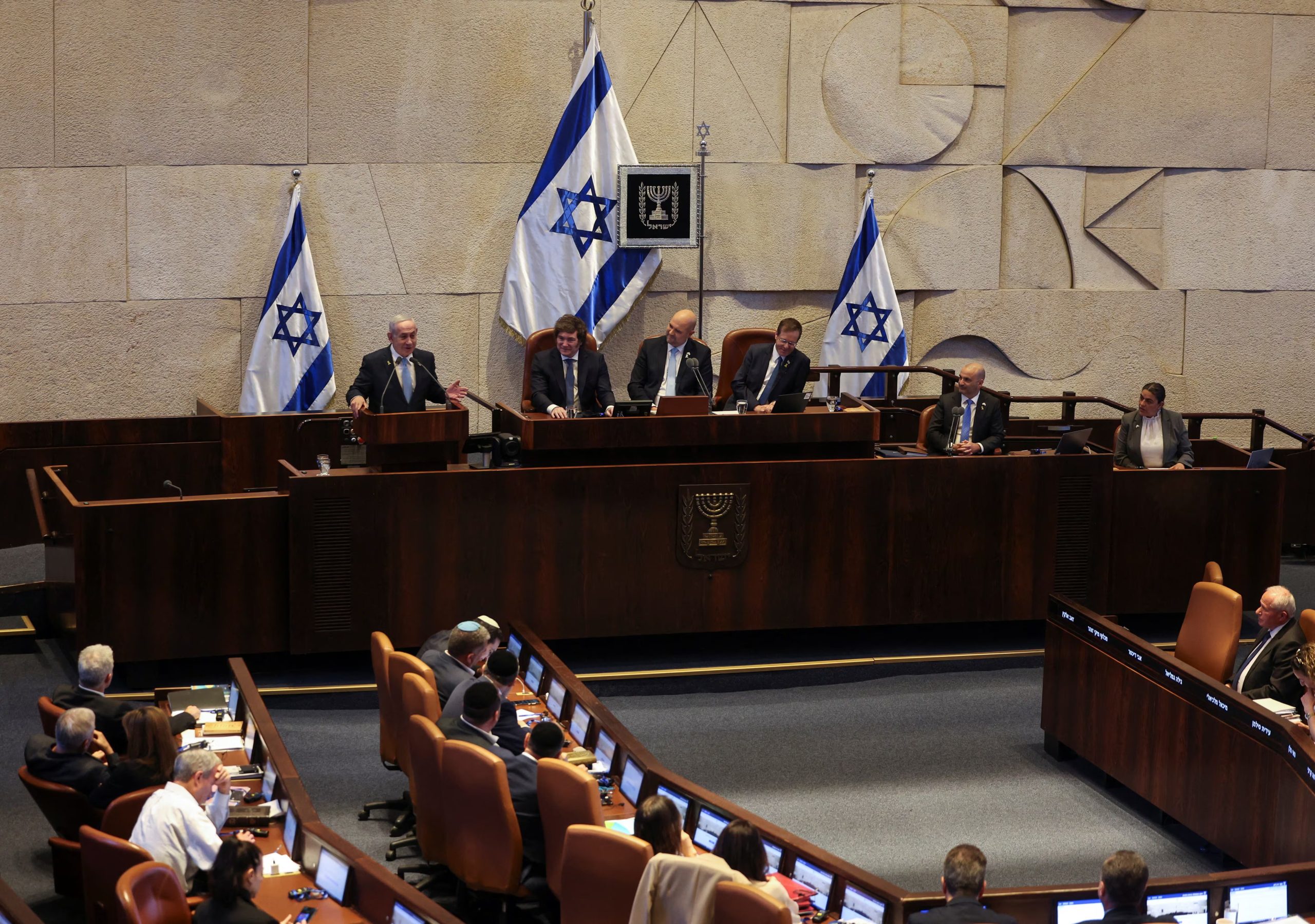 El presidente Javier Milei en el Parlamento de Israel (REUTERS/Ronen Zvulun)