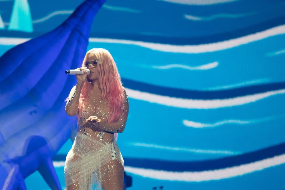 Karol G en su concierto en el Santiago Bernabéu. (Shutterstock España)