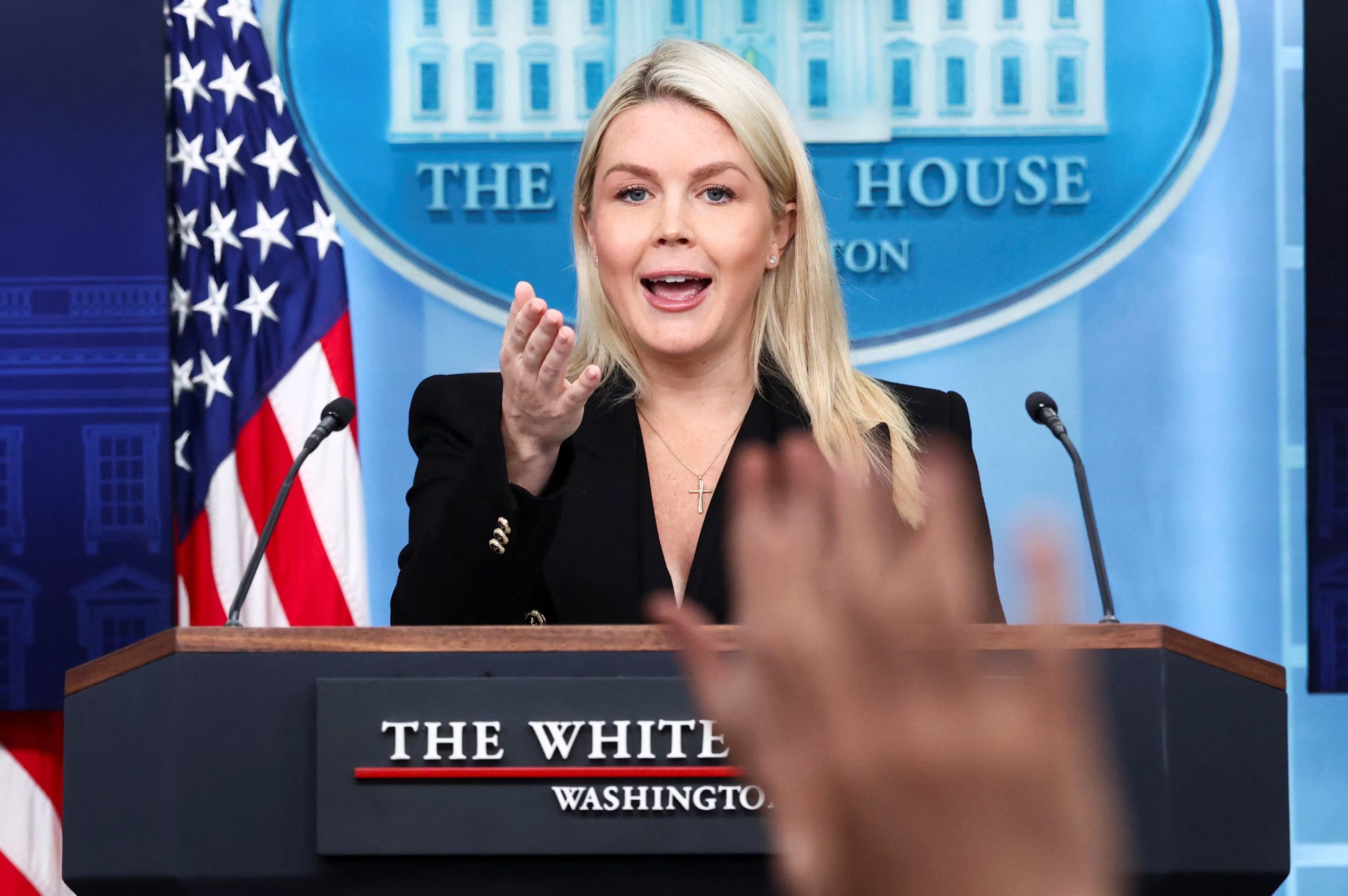 La portavoz de la Casa Blanca, Karoline Leavitt, durante una conferencia de prensa en Washington (REUTERS/Kevin Lamarque)