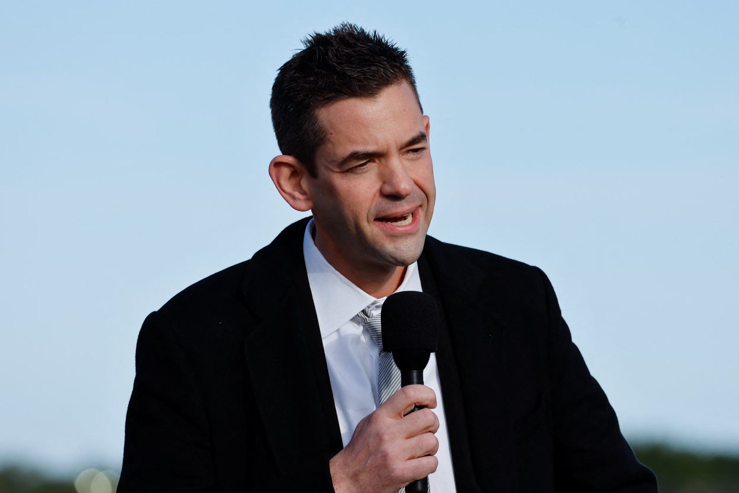 El jefe administrator de la NASA, Jared Isaacman, trazó un nuevo plan para establecer una base lunar permanente. (REUTERS/Joe Skipper)