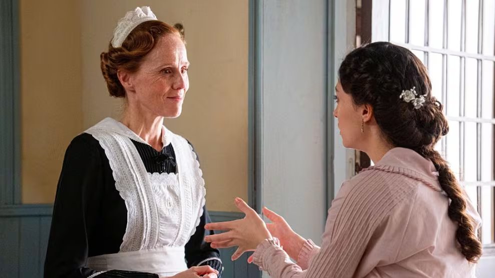 La Promesa: Ángela pregunta a Pía por el barón de Linaja. (RTVE)