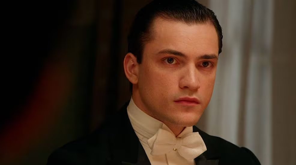 La Promesa: Ciro aborda directamente al duque de Carril. (RTVE)