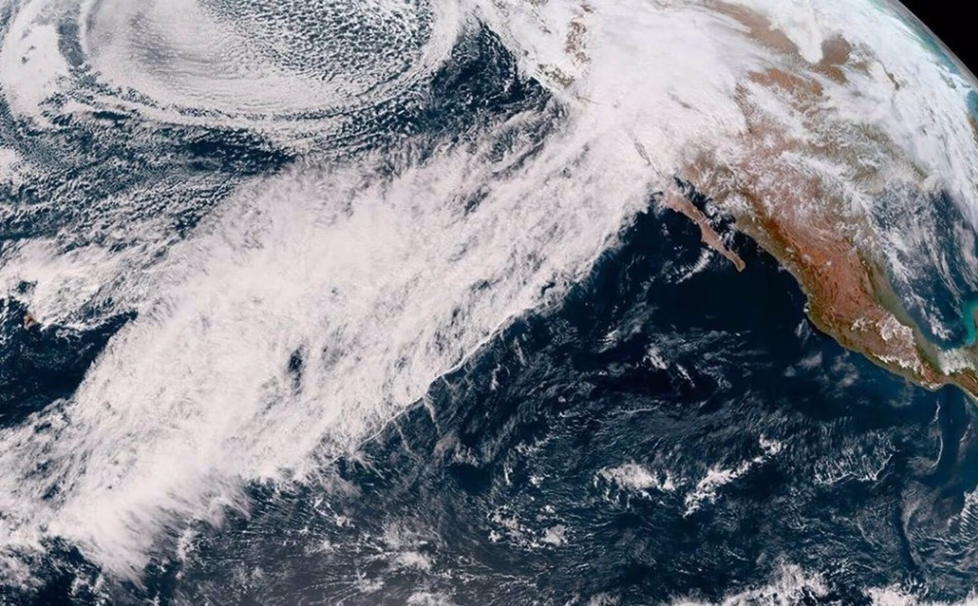 La esperada consolidación de El Niño en los próximos meses podría limitar la formación de ciclones en el Atlántico al modificar la dinámica atmosférica regional (NOAA GOES-WEST)