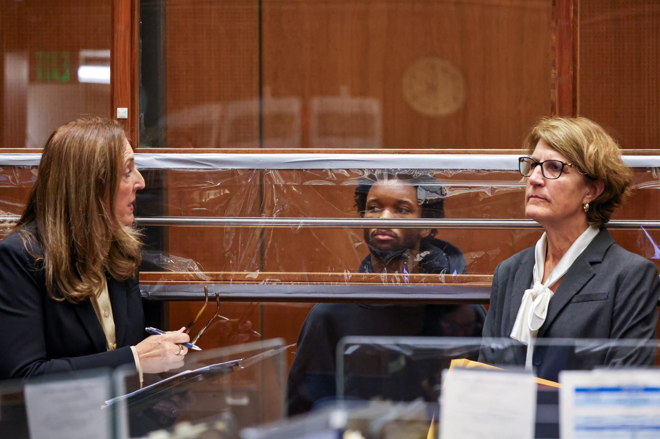 La investigación apunta al cantante D4vd, quien enfrenta cargos por asesinato, abuso sexual de menores y mutilación de restos humanos (TED SOQUI/Pool via REUTERS).