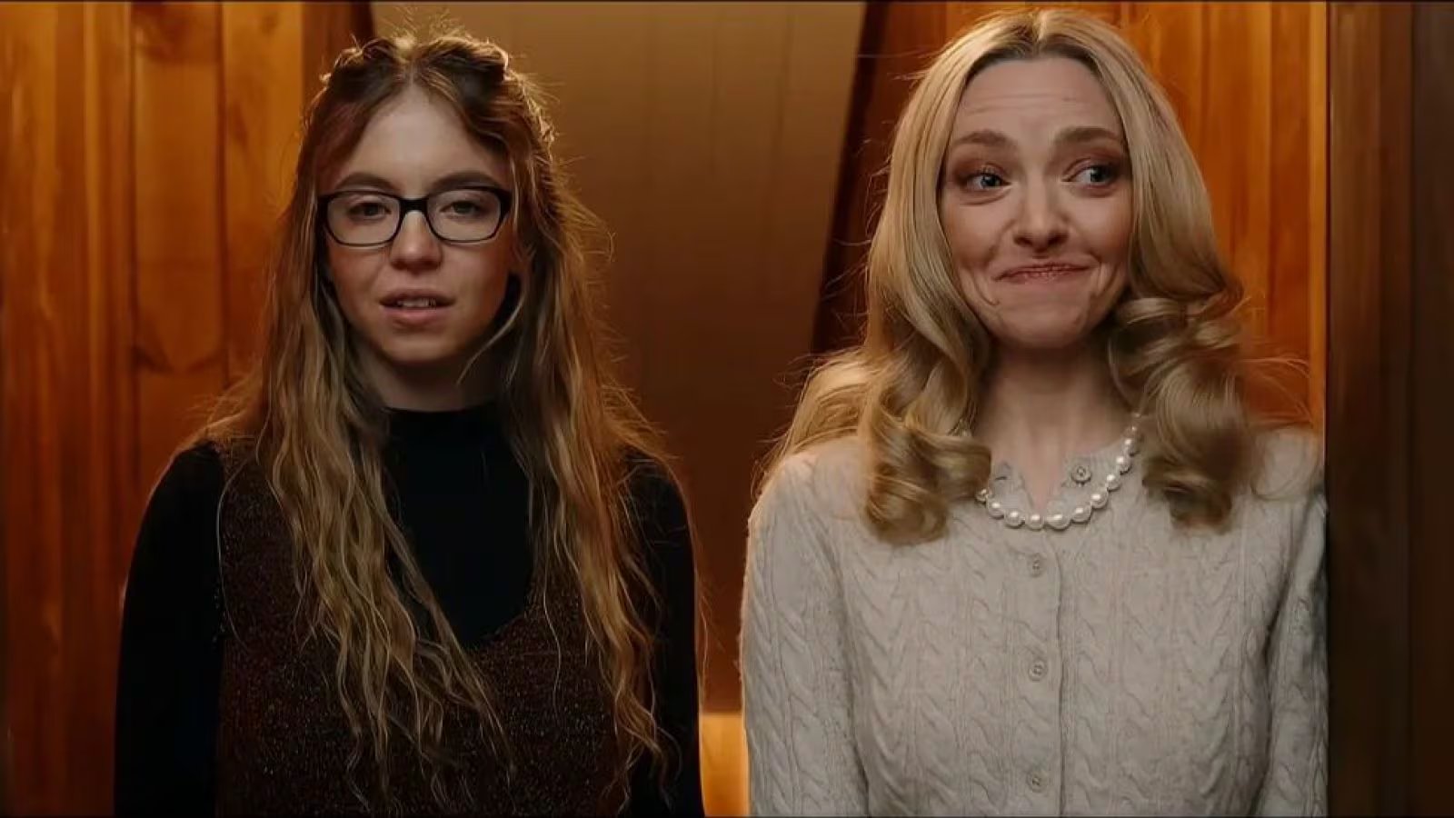 Sydney Sweeney y Amanda Seyfried en 'La asistenta' (Diamond Films)