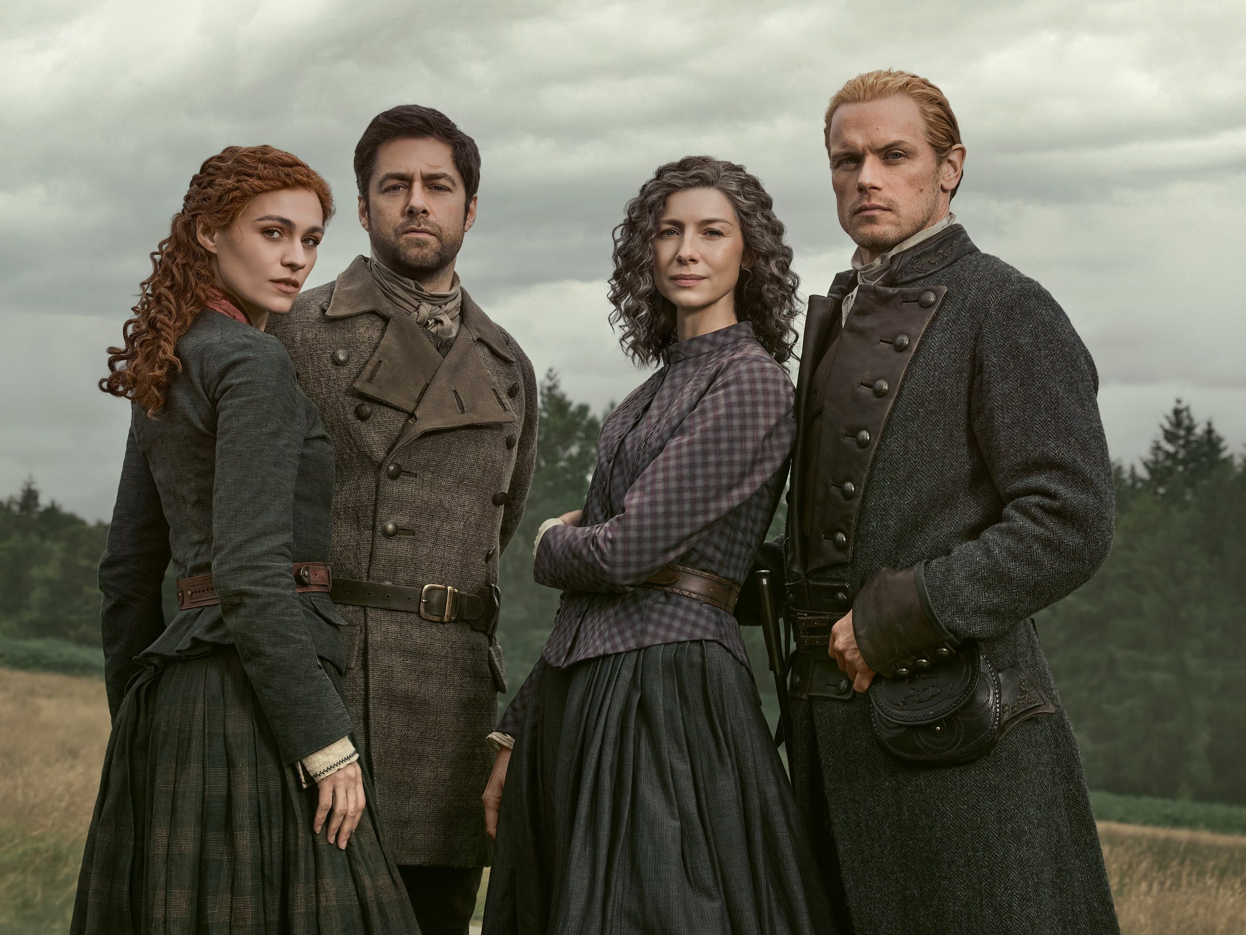 Los actores Caitríona Balfe, Sam Heughan, Sophie Skelton y Richard Rankin, estrellas de la serie 'Outlander'. (Disney Plus)