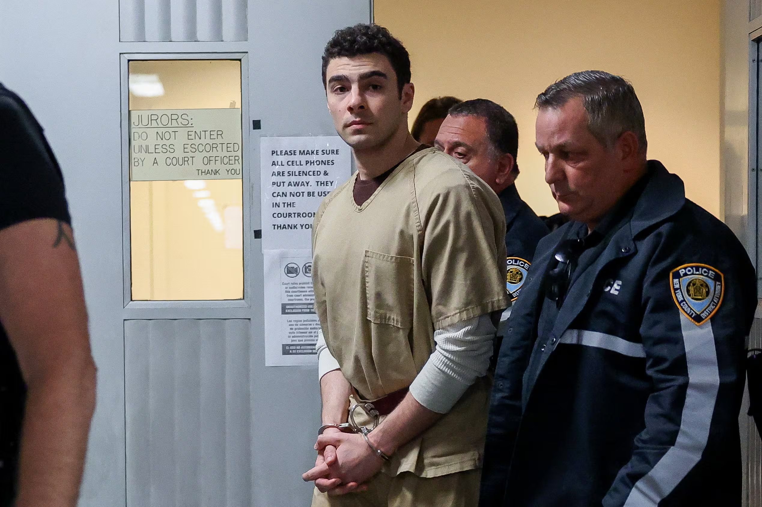 La postergación del juicio federal responde a la influencia mediática y judicial del proceso estatal sobre la imparcialidad del jurado federal. (REUTERS/Mike Segar)