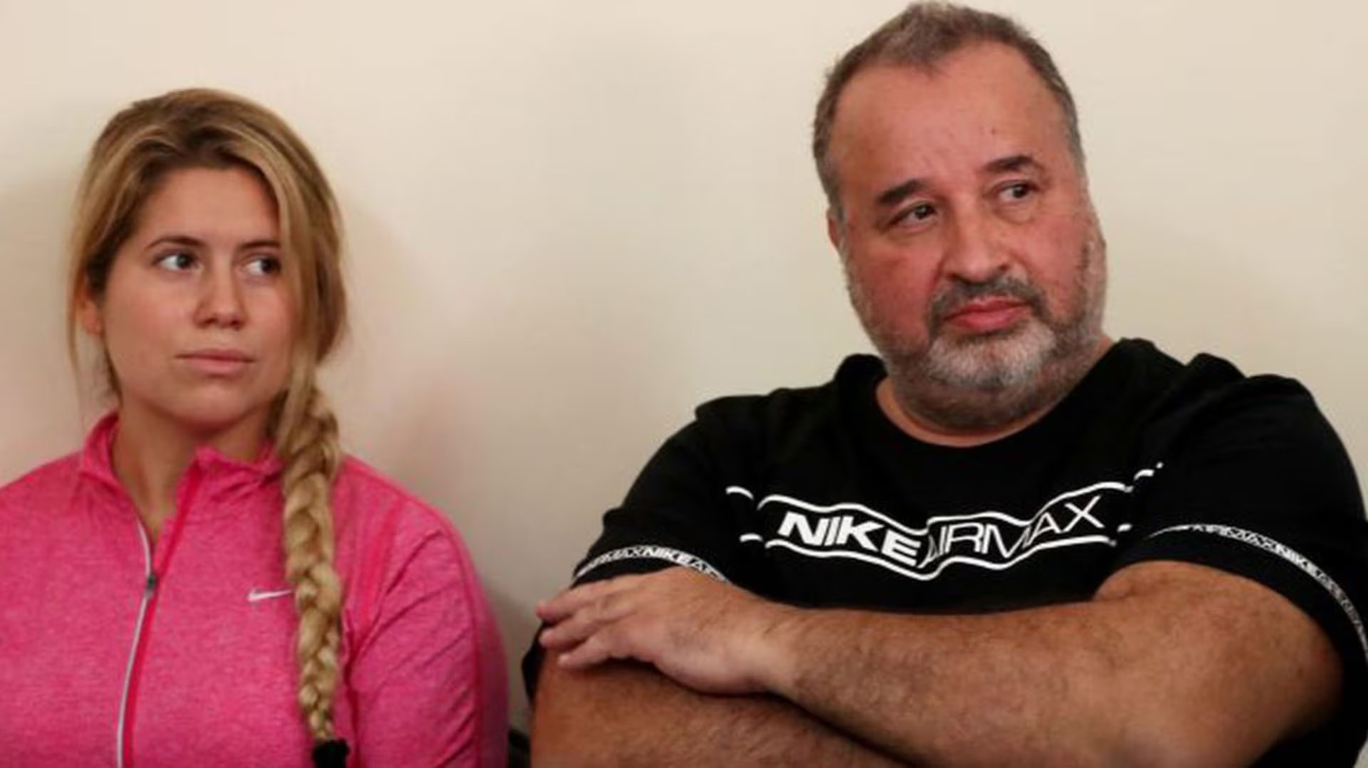 Balcedo junto a su esposa, Paola Feige, en una audiencia judicial en Uruguay en 2018. Ambos fueron condenados (EFE)