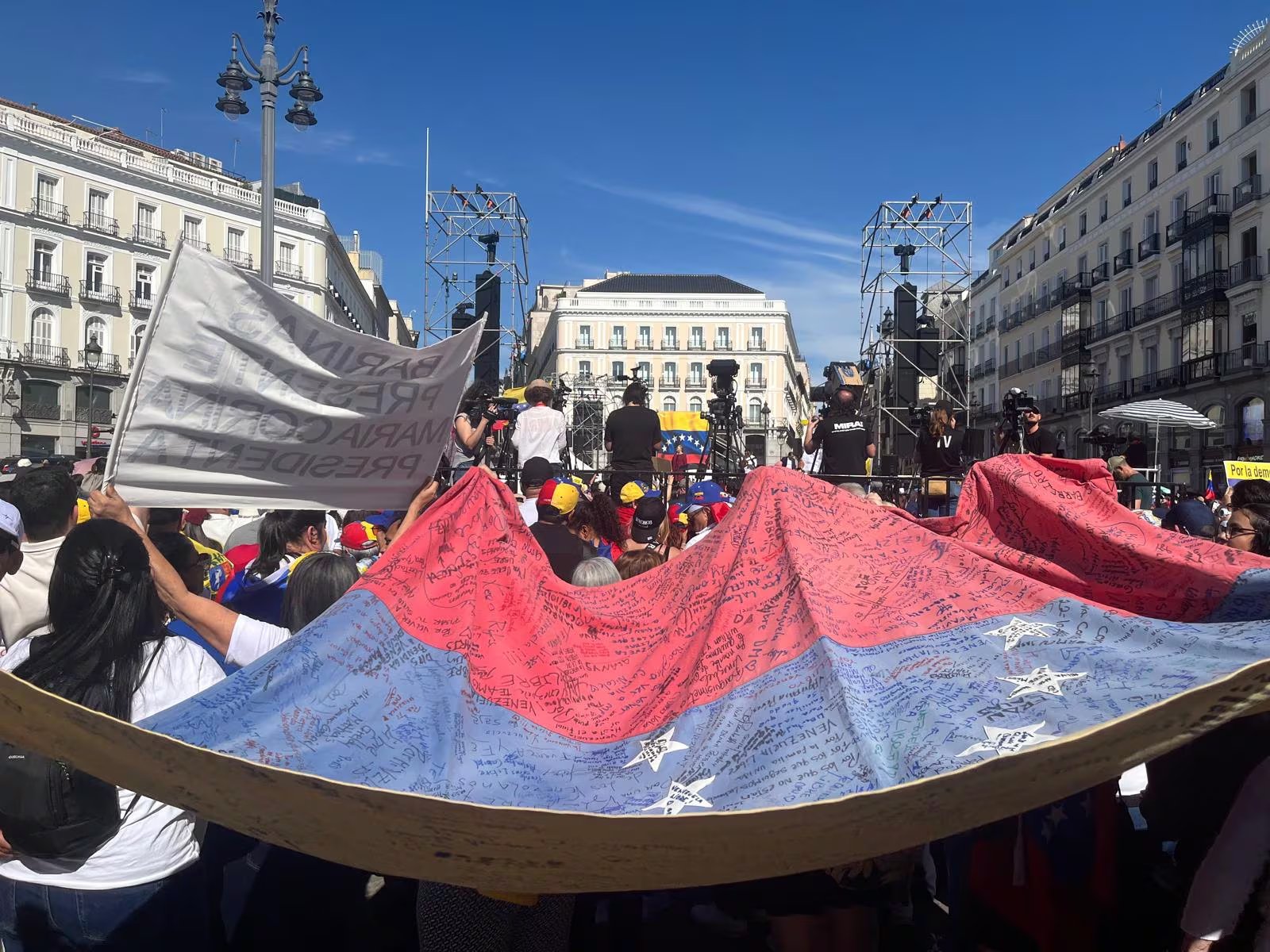 Una multitud de venezolanos en Madrid, este fin de semana. (Miguel Moreno Mena)