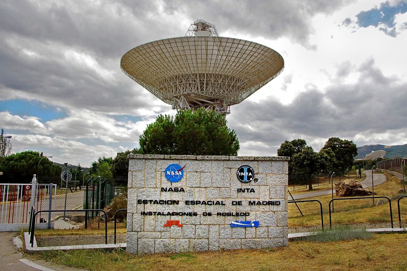 La entrada a la estación NASA - INTA en Madrid (Ministerio de Inclusión, Seguridad Social y Migraciones)