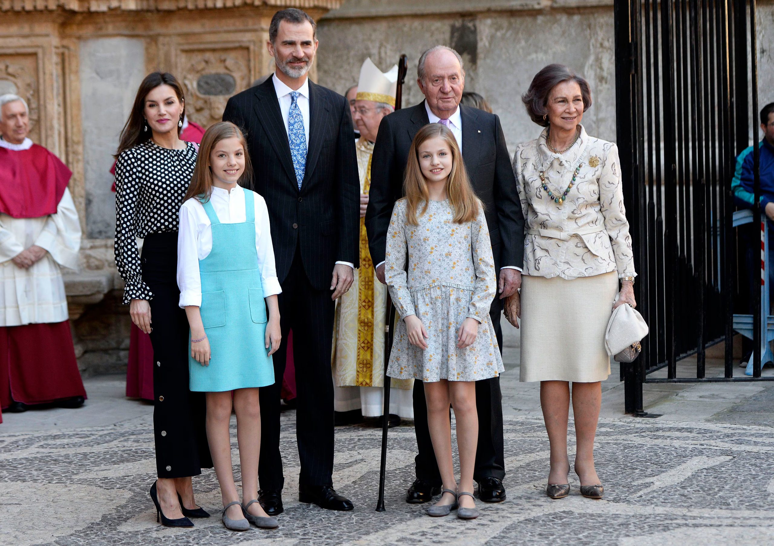 La reina Sofía junto a la familia real al completo luce su collar de huevos de Pascua en 2019 (Europa Press)
