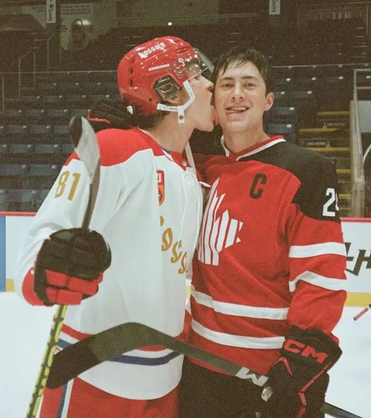 Jacob Tierney revela que la serie mostrará a Shane e Ilya enfrentando los retos de una relación estable, superando el romance adolescente inicial (Instagram)