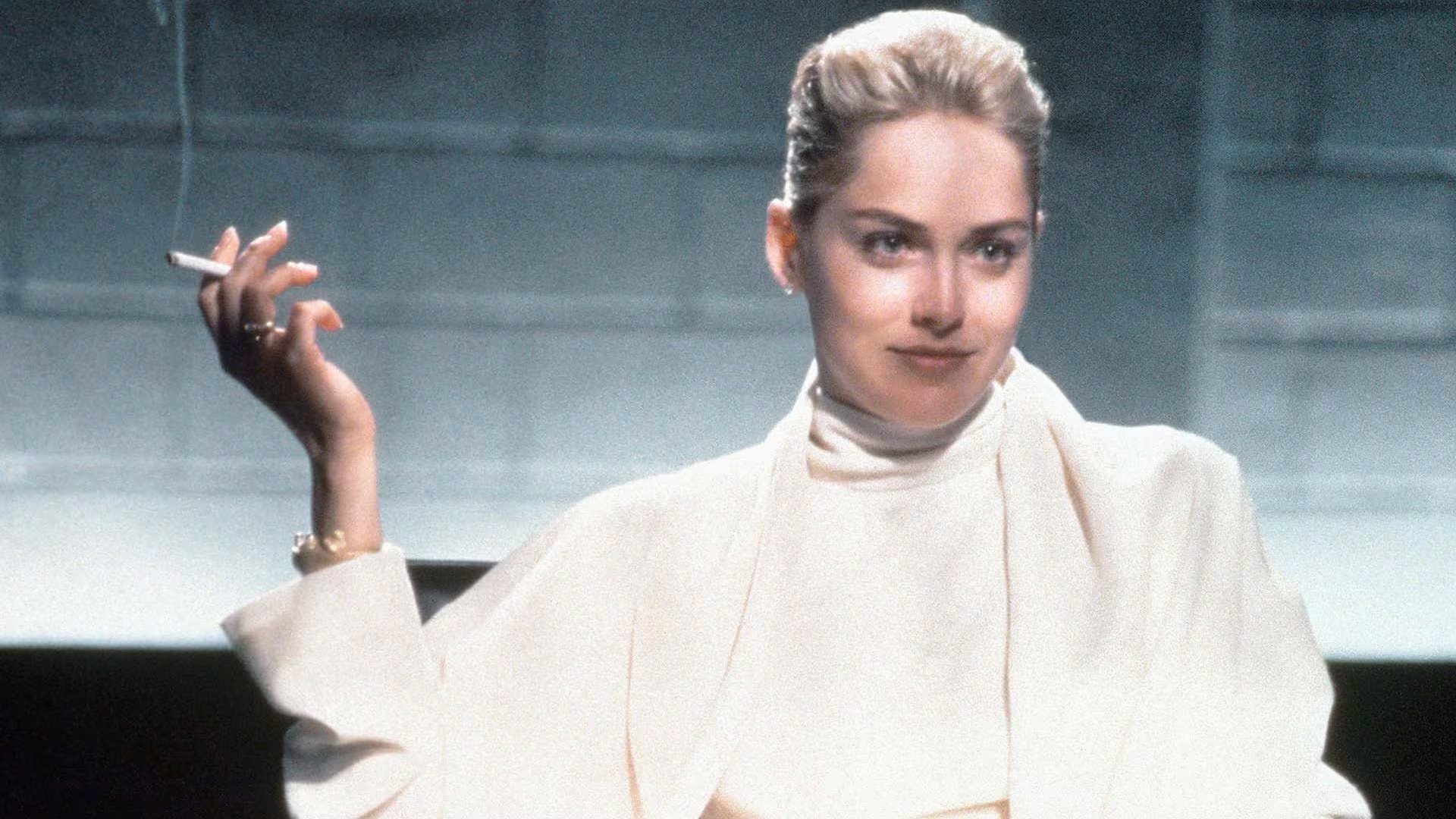 Sharon Stone sólo experimentó la holgura económica al comenzar su carrera como modelo en Nueva York, tras una infancia marcada por la carencia (StudioCanal/Shutterstock)