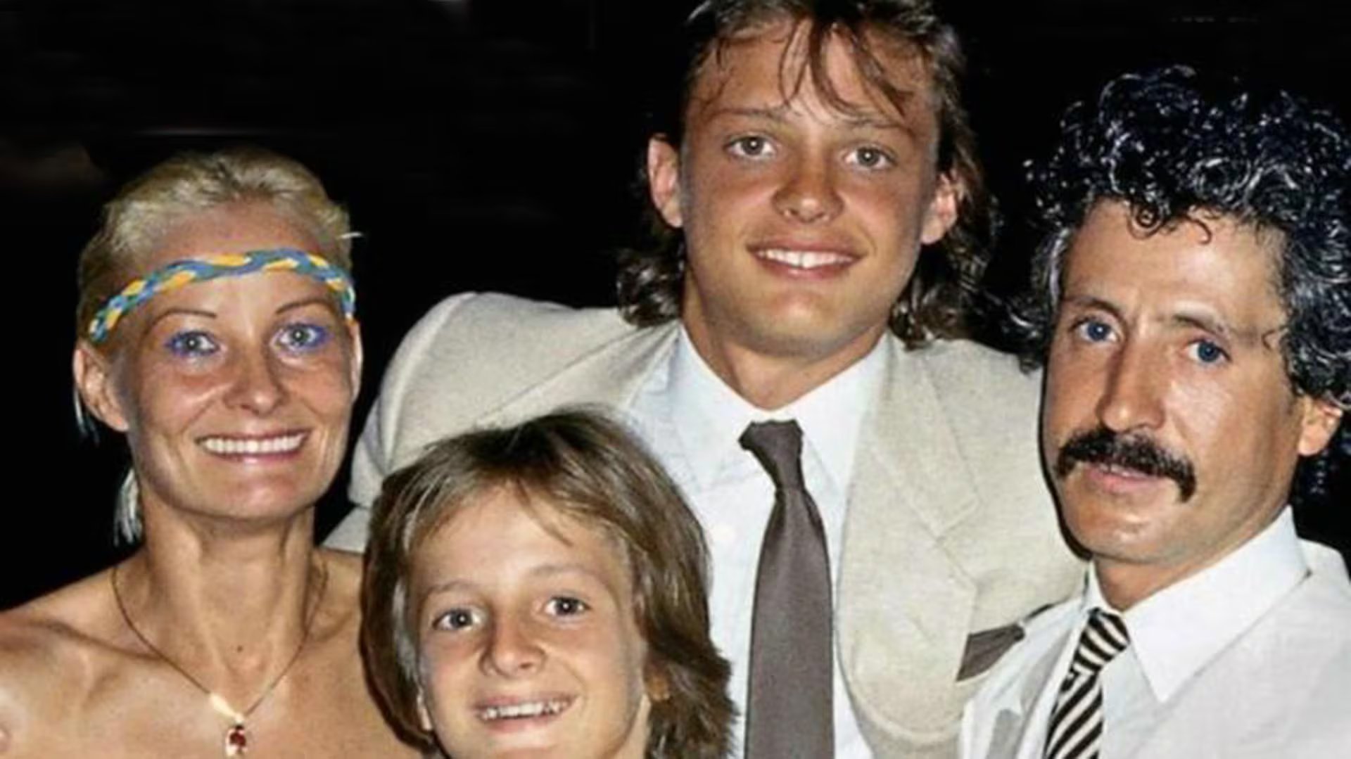 Luis Miguel con su madre, su padre, Luisito Rey y su hermano Alejandro