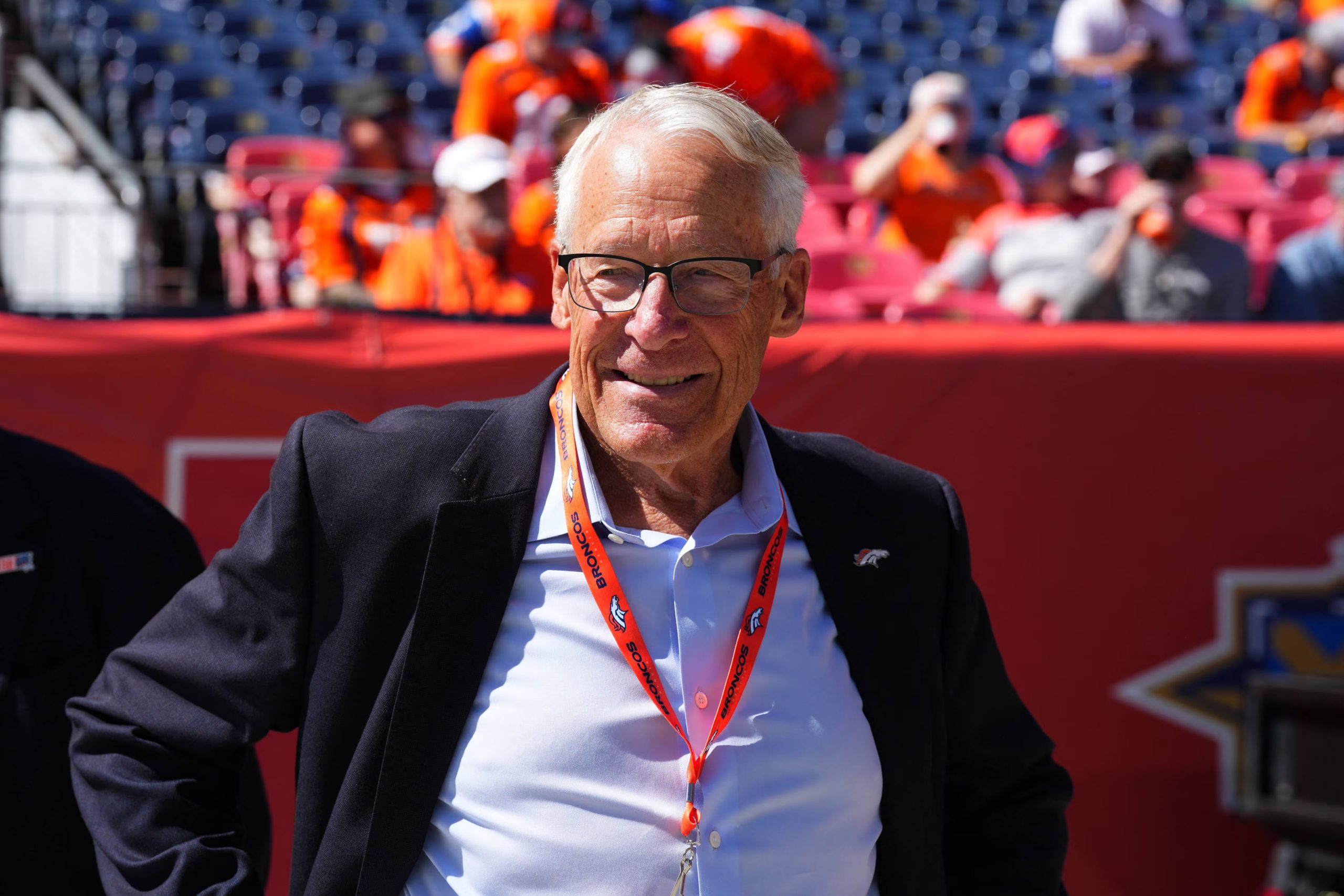 Rob Walton, heredero de Walmart, registra una fortuna de USD 142.600 millones tras perder USD 3.000 millones en el mes (Credit: Ron Chenoy-USA TODAY Sports)