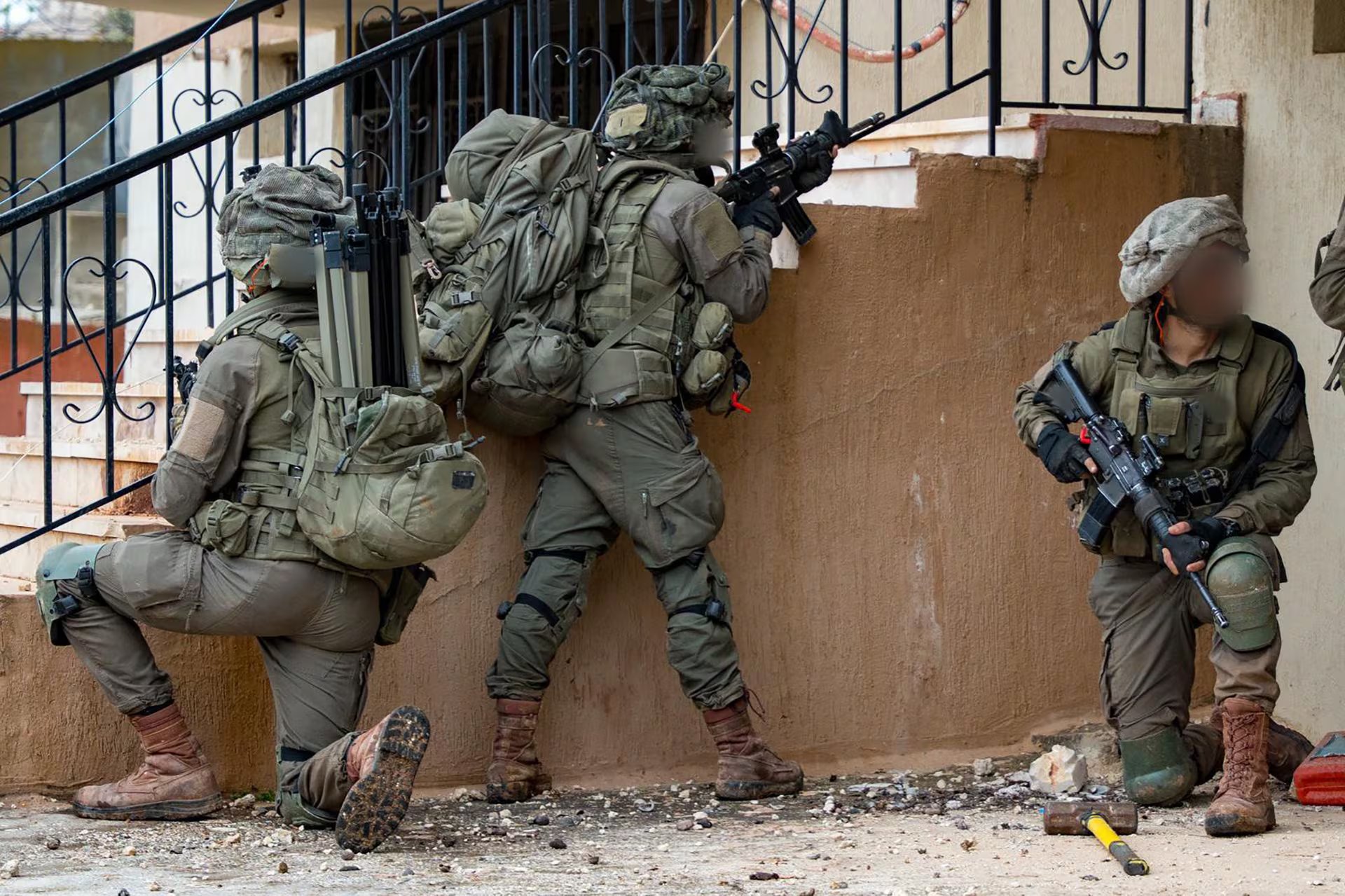 El intercambio de ataques entre Israel y Hezbollah se mantiene pese al anuncio de prórroga de la tregua, con miles de muertos y heridos reportados en siete semanas.