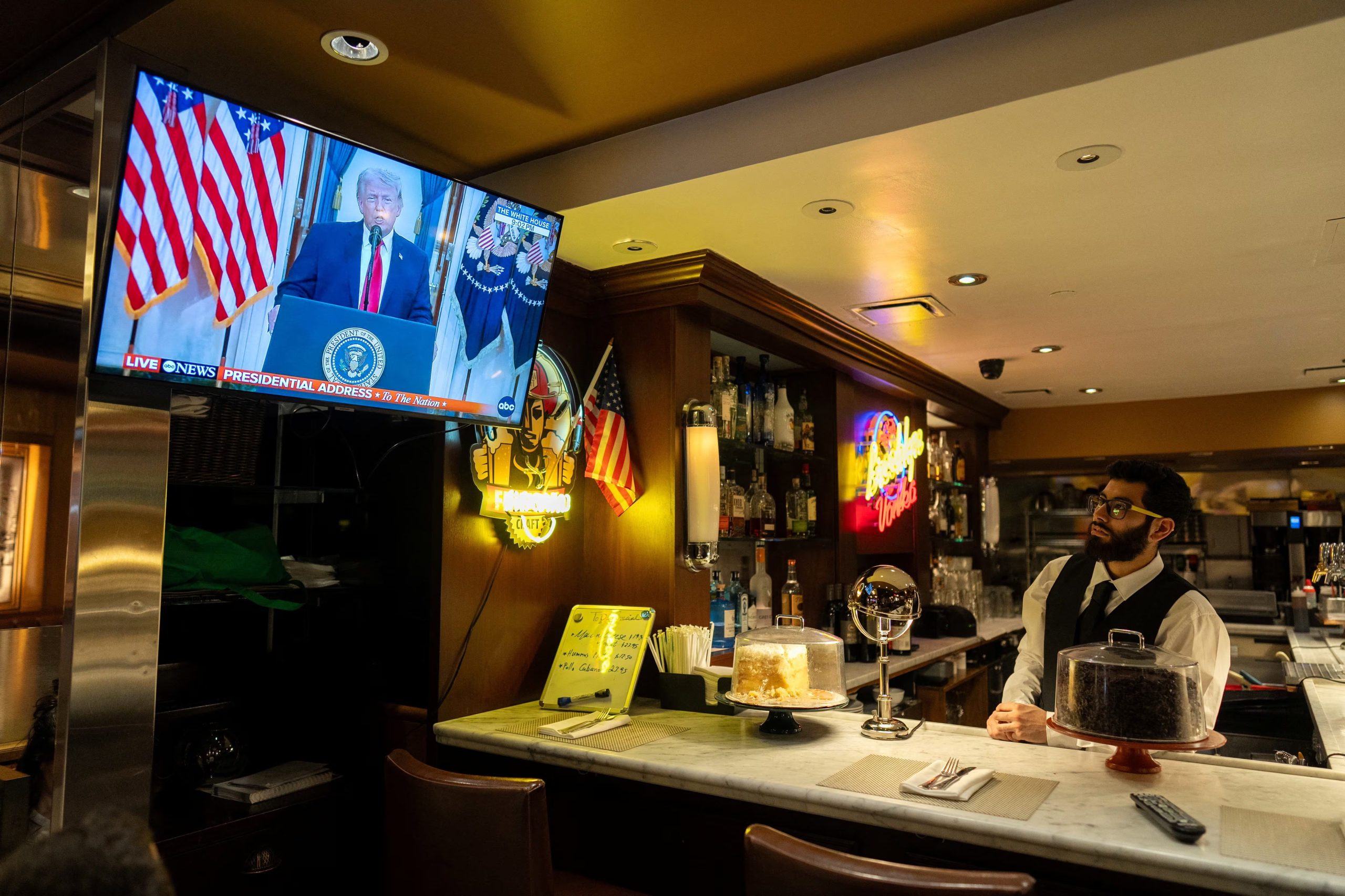 Las conversaciones internacionales lideradas por el Reino Unido ayudaron a calmar el temor ante un posible corte prolongado del flujo de petróleo mundial. (REUTERS/David Dee Delgado)