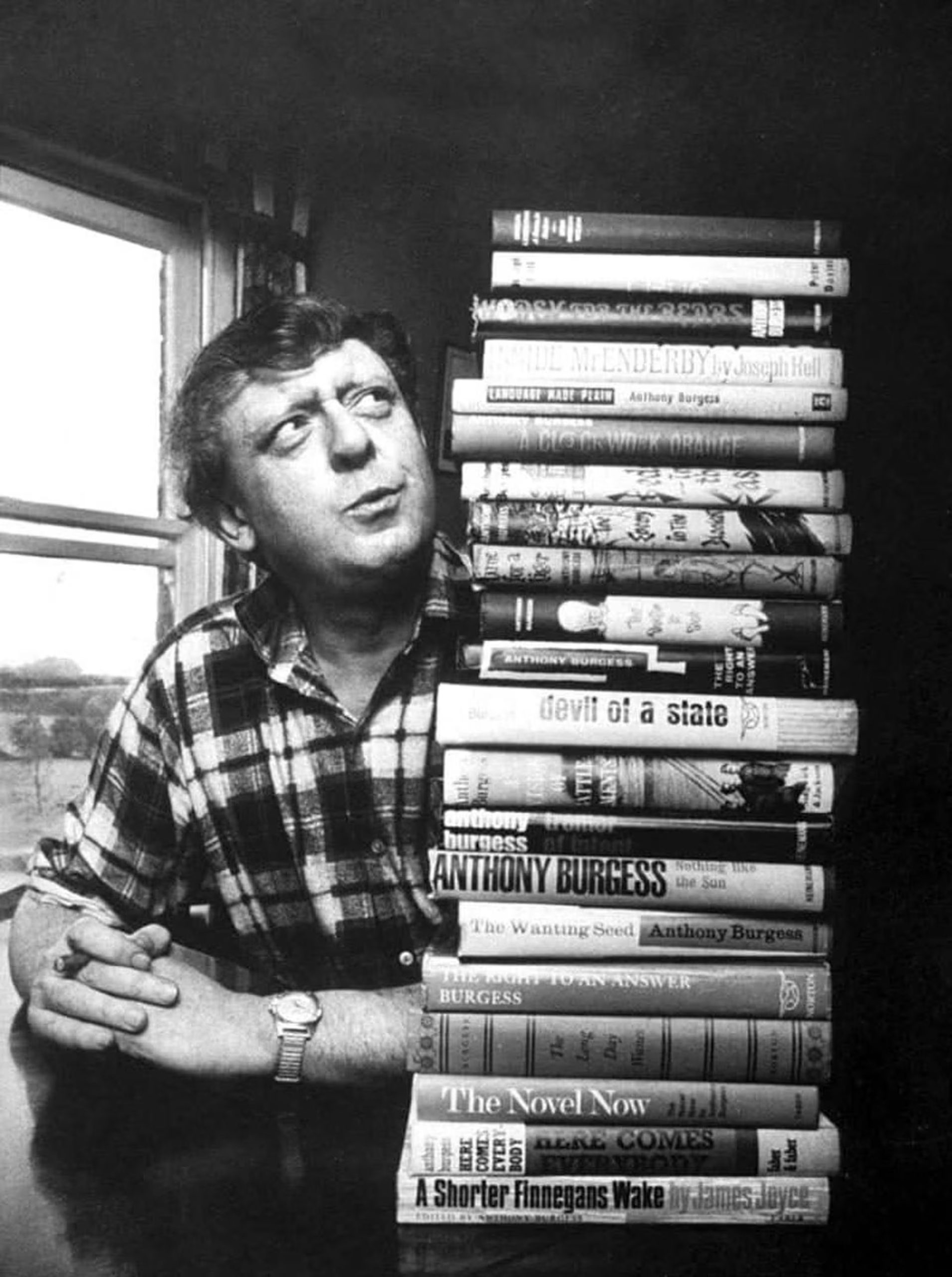 Anthony Burgess, autor del clásico distópico A Clockwork Orange (“La naranja mecánica”)