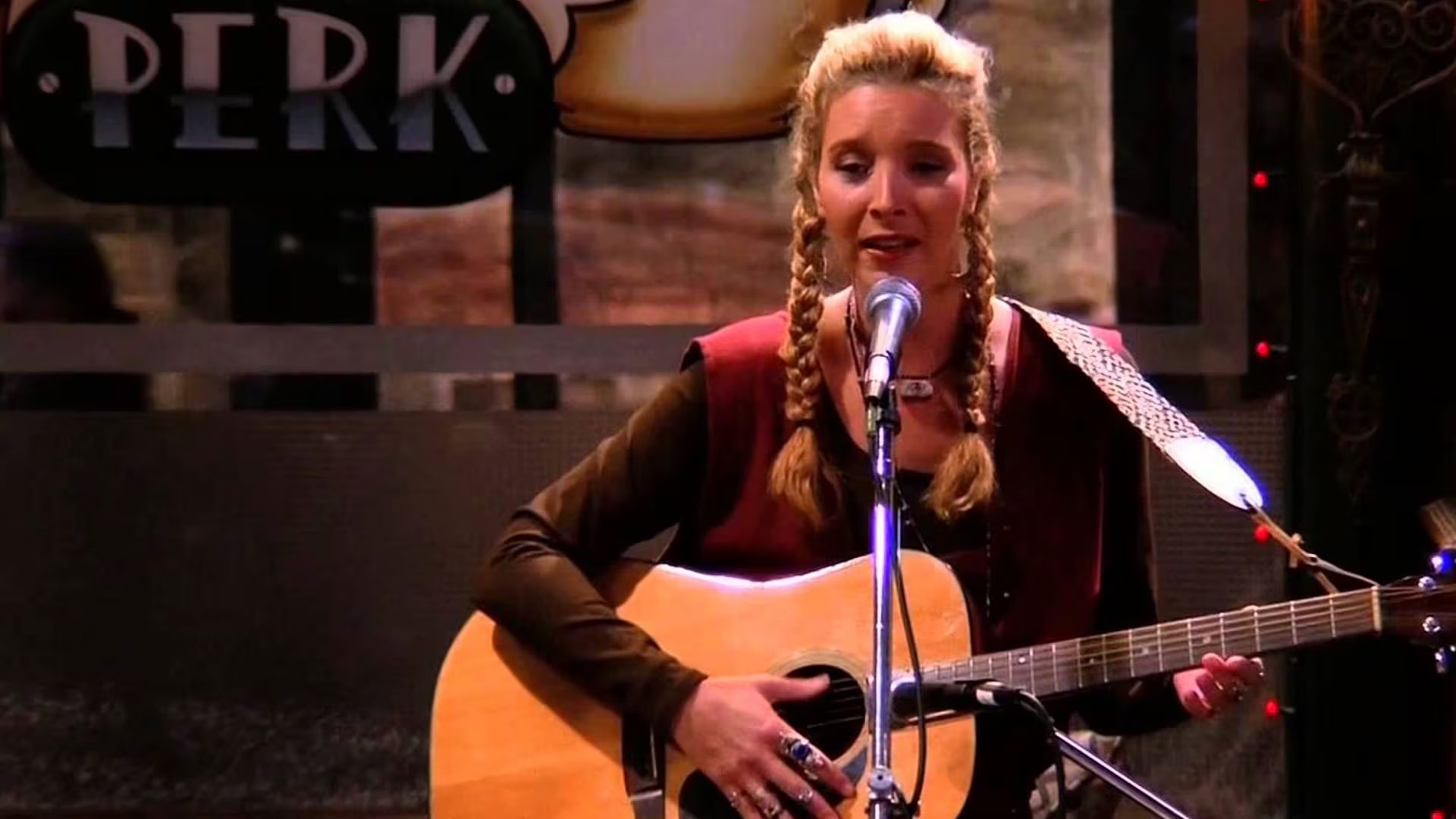El papel de Phoebe Buffay le valió a Kudrow el premio Emmy a Mejor Actriz de Reparto en Serie de Comedia en 1998 (HBO)
