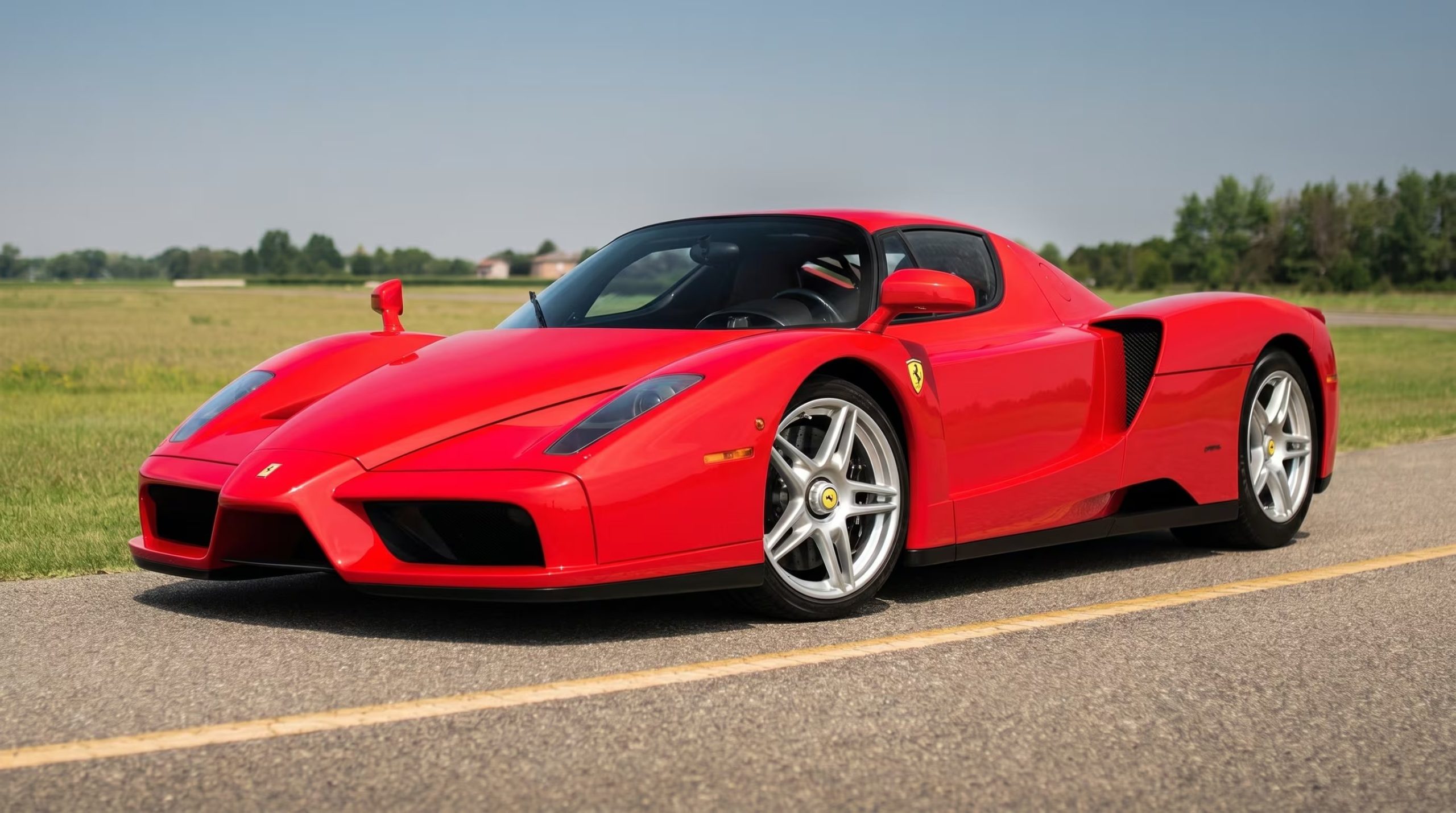 El Ferrari Enzo, limitado a solo 400 unidades, encarna el espíritu competitivo y exclusivo de la marca italiana (Imagen Ilustrativa Infobae)