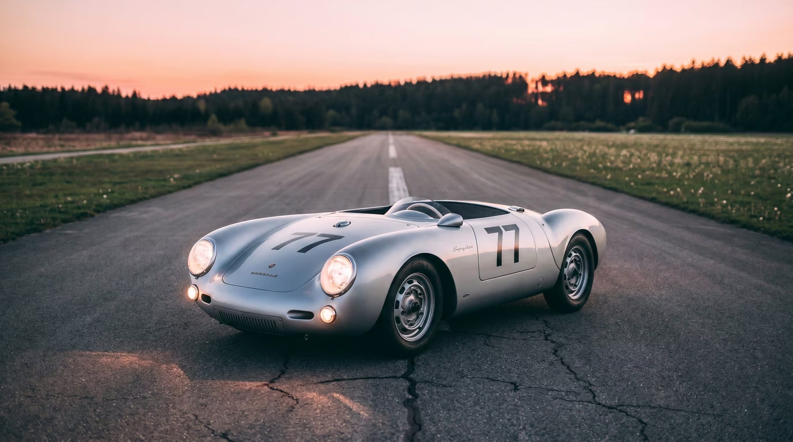 El Porsche 550 Spyder representa la esencia deportiva de la marca y una celebración de la ingeniería ligera en la industria automotriz (Imagen Ilustrativa Infobae)