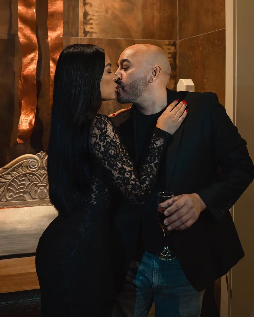 Lupillo Rivera y la modelo Taína Pimentel sellan su compromiso confirmando la noticia de su próxima boda. (Instagram: @tainapimentelofficial)