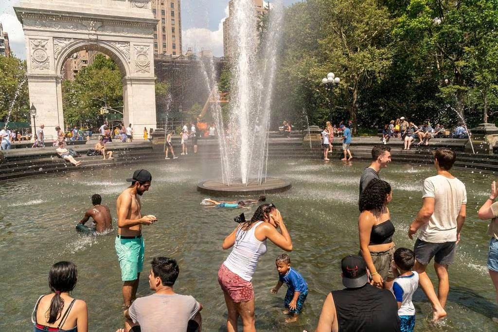 La cresta de alta presión sobre el este de Estados Unidos fue clave para impedir el descenso nocturno de las temperaturas, agravando el impacto de la ola de calor. (Secret NYC)