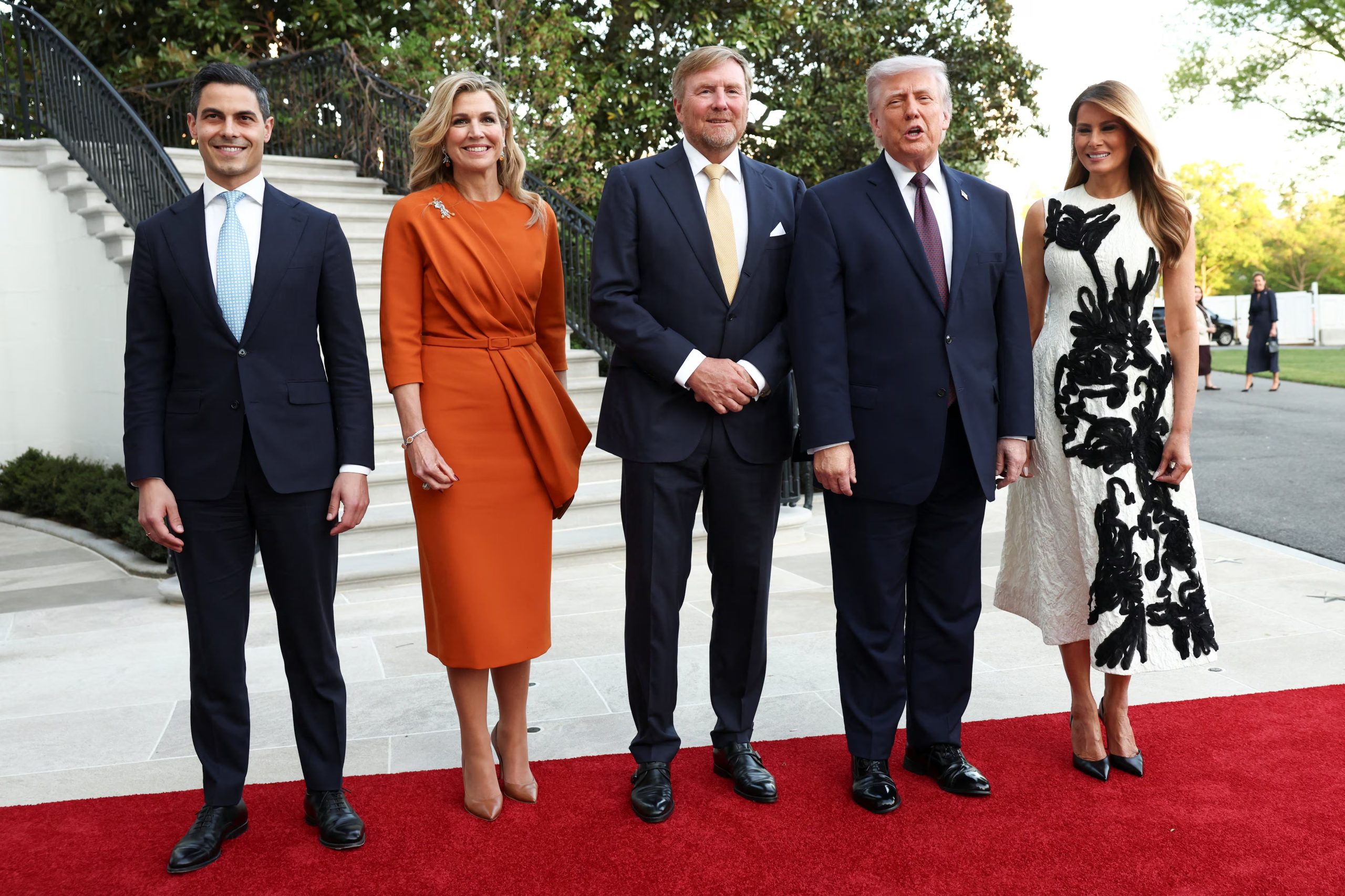 Las joyas que acompañaron su look pertenecieron a la reina Juliana, abuela del actual monarca neerlandés, y destacan por su valor histórico y simbólico REUTERS/Kevin Lamarque