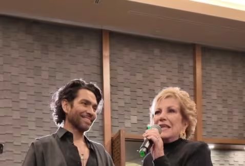 La periodista Maxine Woodside destaca la importancia del orgullo corporal y la aceptación en la edad adulta frente a los estereotipos (IG)