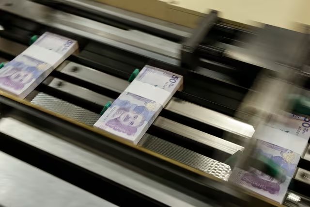 La tasa de interés del Banco de la República define el porcentaje al que este le presta a los bancos comerciales - crédito Colprensa