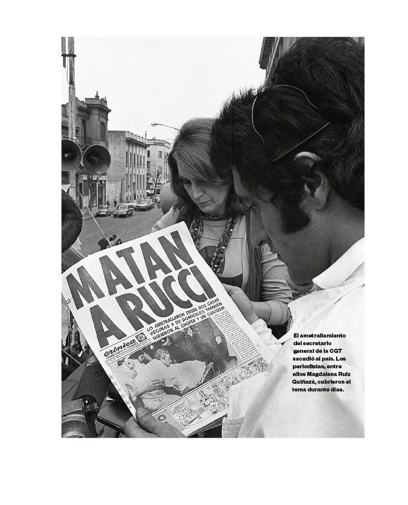 Magdalena Ruiz Guiñazú en un móvil el día que Montoneros mató al secretario general de la CGT, José Ignacio Rucci: otra imagen del libro de María O'Donnell.