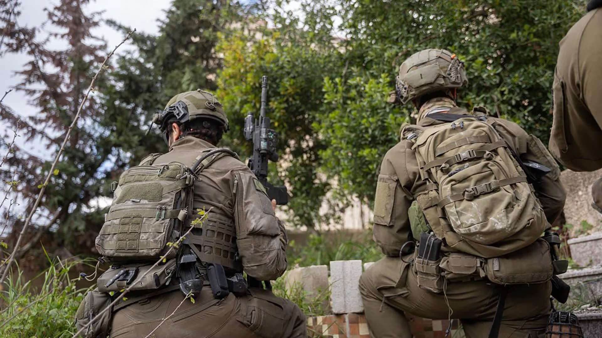 Soldados de las Fuerzas de Defensa de Israel (FDI) participan en una operación antiterrorista (@idfonline)