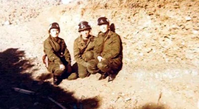 En el relato de Malvinas las mujeres no aparecían. Después de ver cómo a colegas con quienes había trabajado en igualdad de tareas y condiciones los reconocían como veteranos, Reynoso comenzó a hablar y a contar sobre su rol y el de sus compañeras en la guerra