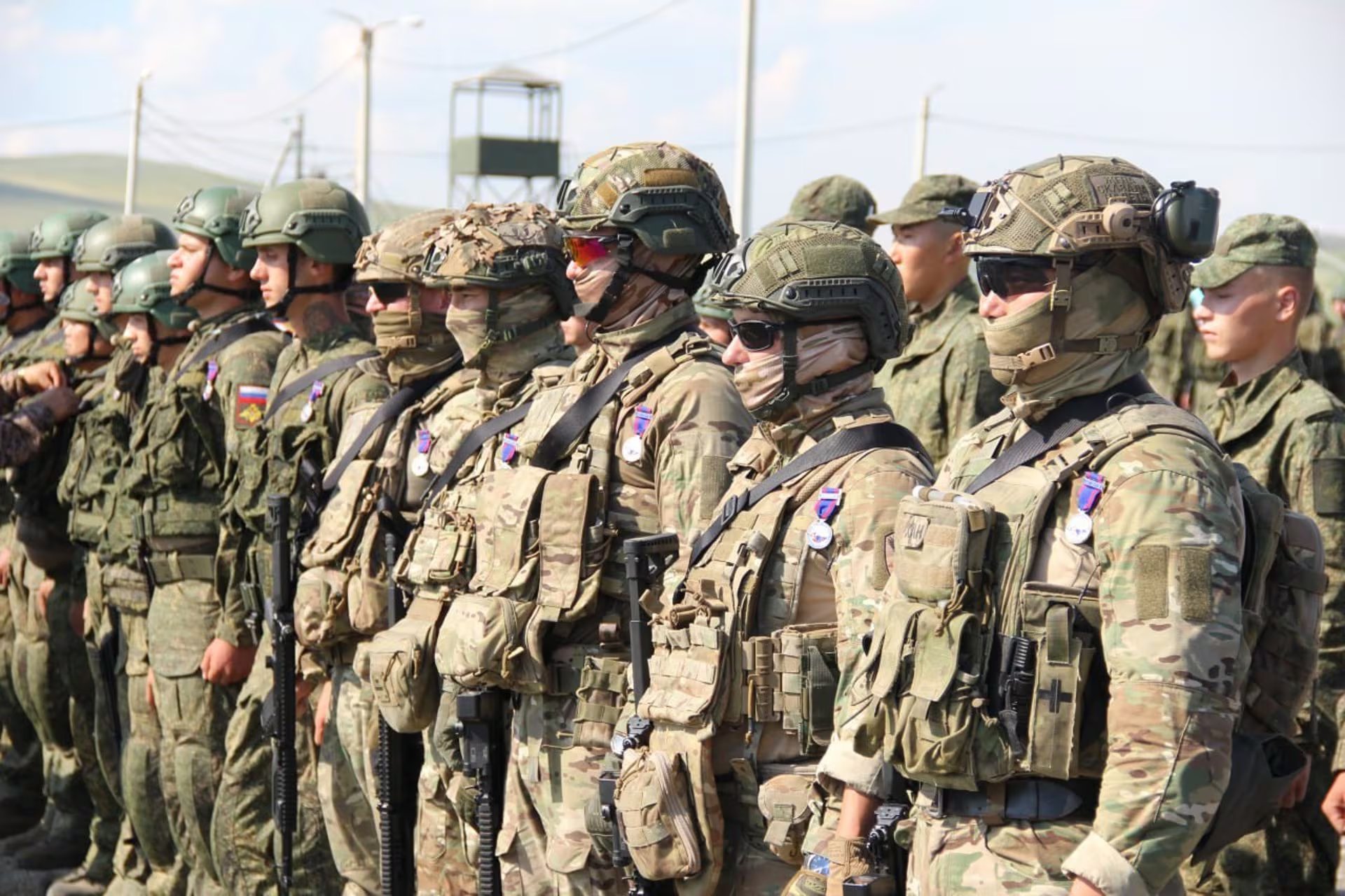 A esto se suma la ausencia de atención médica, lo que aumenta la preocupación por su bienestar, especialmente después de haber estado expuestos a situaciones de riesgo en medio del conflicto armado