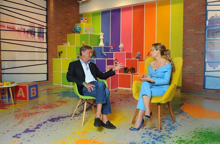 Natalia Denegri con Alan Hassenfeld en 