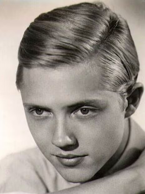 La infancia de Walken en Queens, Nueva York, moldeó su voz singular y lo sensibilizó frente a la vulnerabilidad y diversidad humana