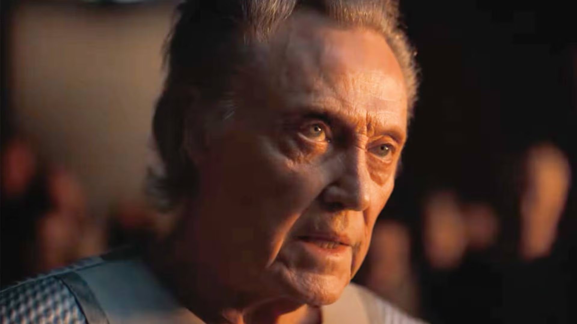 La ética de trabajo infundida por su padre panadero y la independencia forjada en la urbe neoyorquina marcan la trayectoria profesional de Walken (Créditos: Warner Bros.)