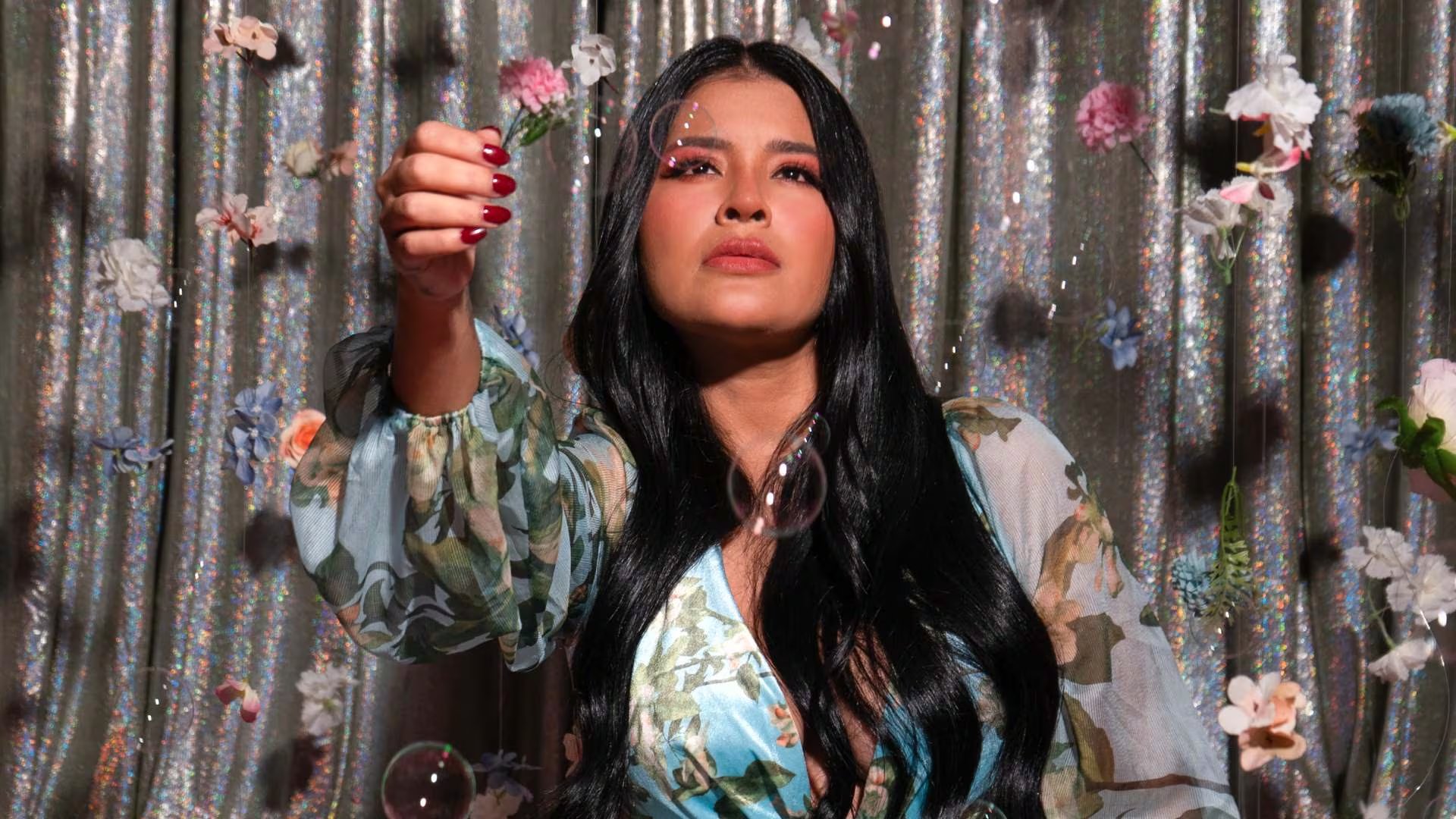 Carolina Jaramillo expresa su pasión por el canto, pero también su necesidad de seguir trabajando para sostener a su hijo tras la muerte de Paul Flores.