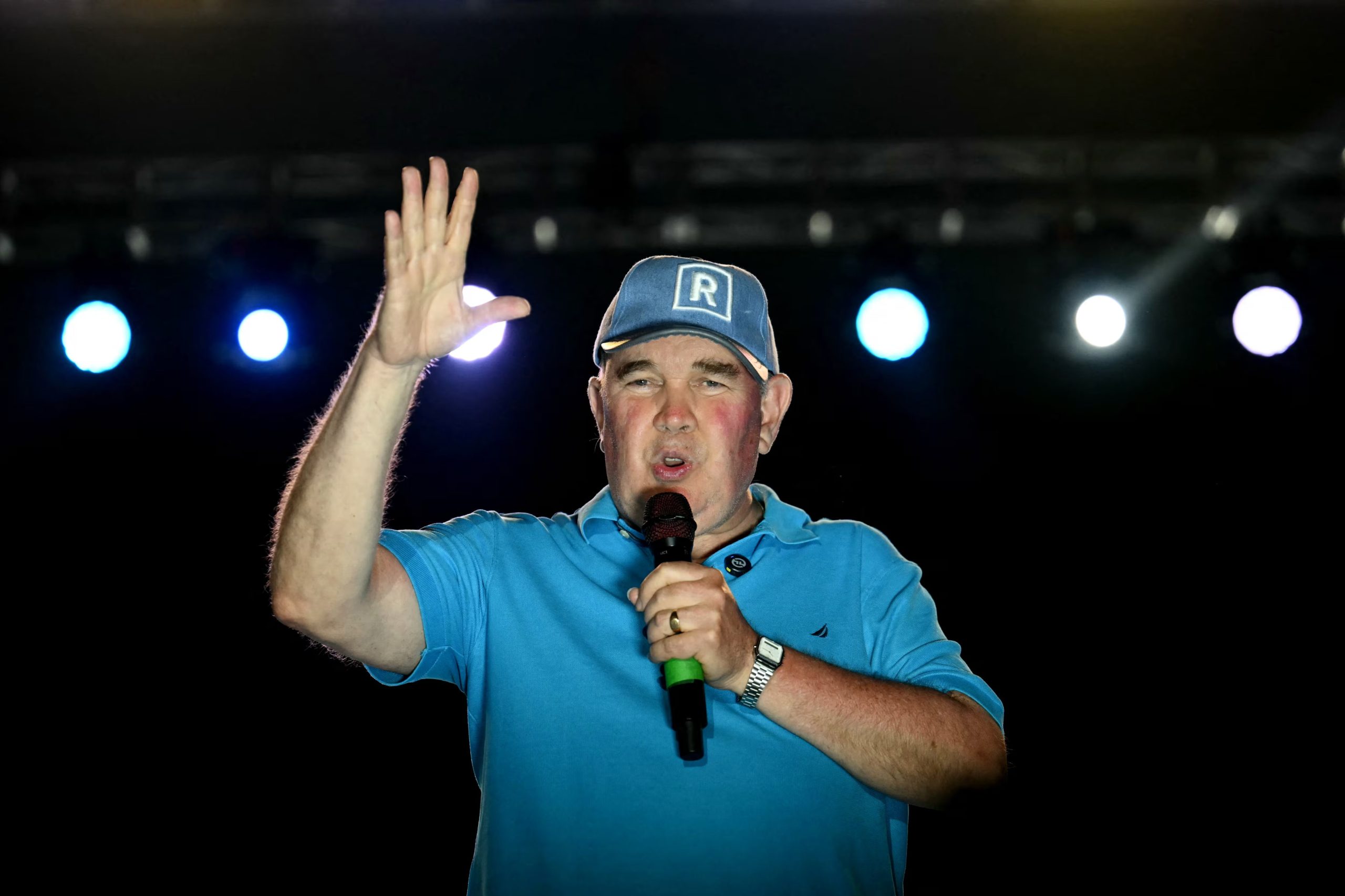 Rafael López Aliaga se dirige a sus simpatizantes durante el cierre de campaña de Renovación Popular, preparando el camino hacia las Elecciones 2026.