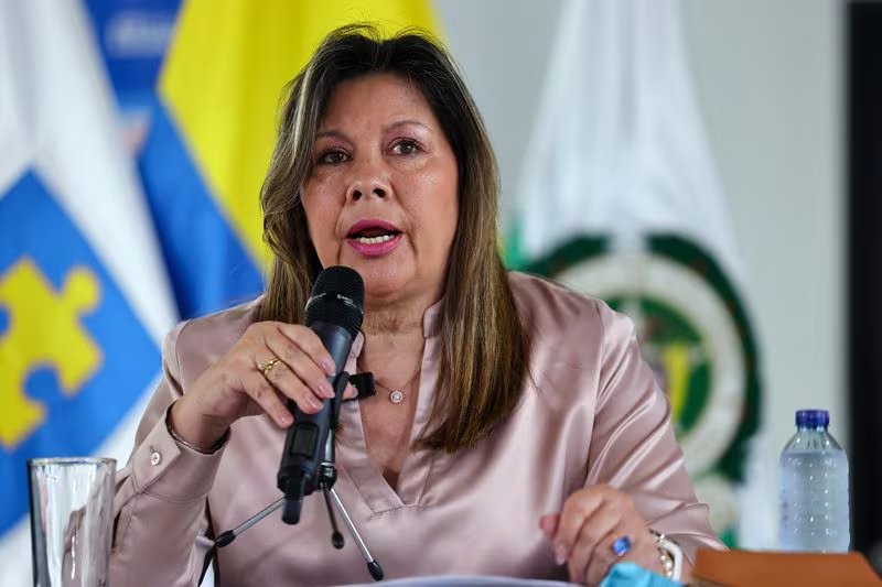 La fiscal general de Colombia, Luz Adriana Camargo, atiende una conferencia de prensa sobre la investigación por el atentado contra el senador y precandidato presidencial del partido opositor Centro Democrático Miguel Uribe, en Bogotá, Colombia, 9 de junio, 2025. REUTERS/Luisa González