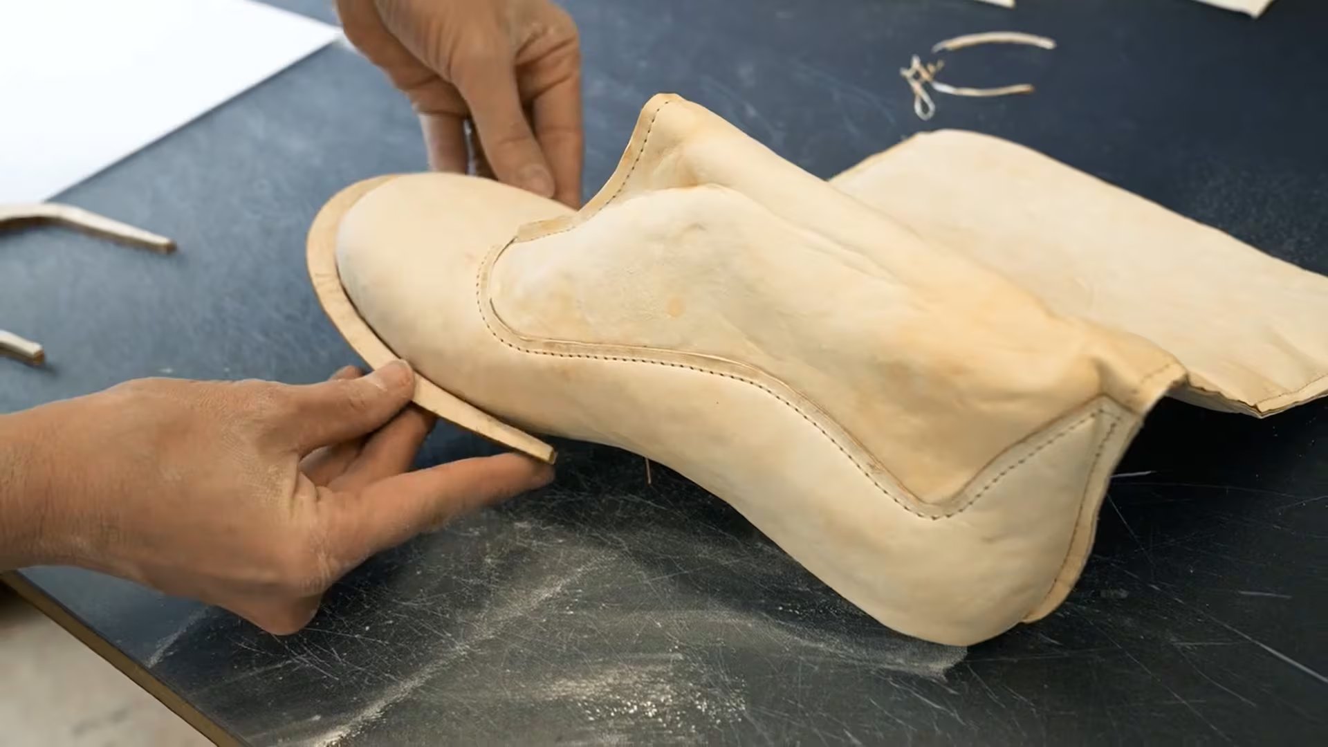 El programa MycoMatters demuestra que el micelio puede soportar peso como base portante sin refuerzos adicionales (Universidad Libre de Bruselas)