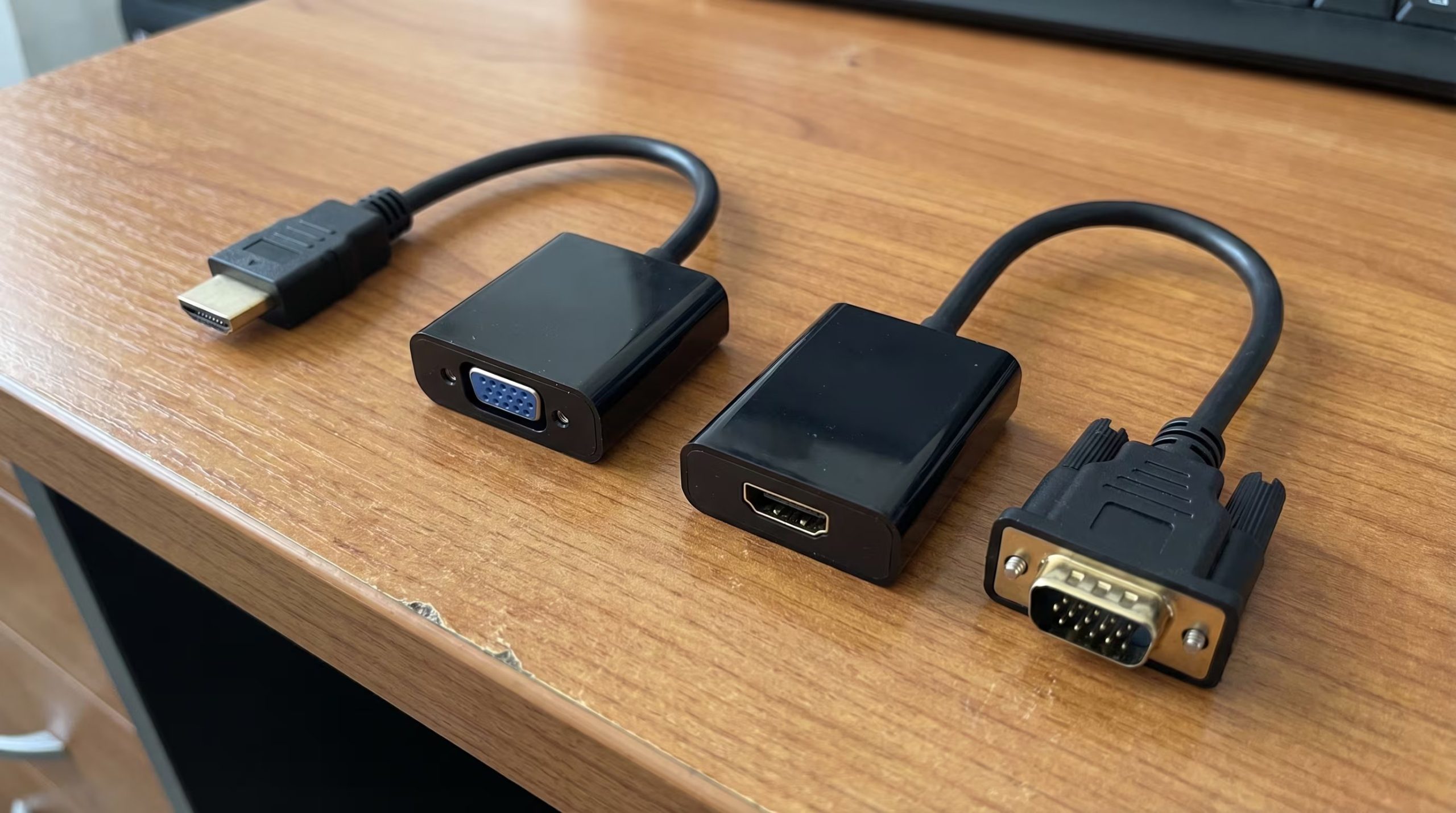 Los adaptadores DAC convierten señales digitales HDMI en analógicas VGA, mientras que los ADC transforman señales analógicas VGA en digitales HDMI. (Imagen Ilustrativa Infobae)